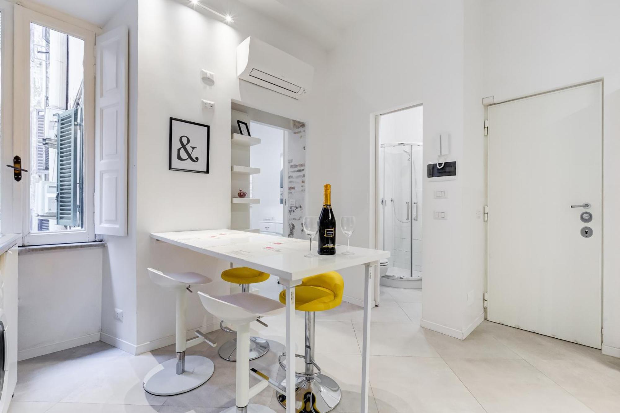 Bdc Alpha & Omega In Monti District With 2bath *