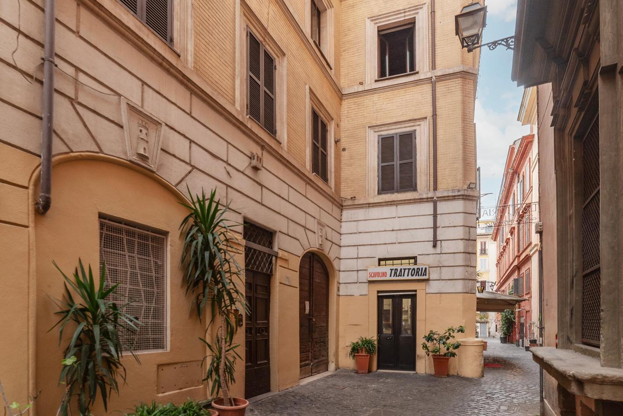 Cozy Trevi Romance Apartment