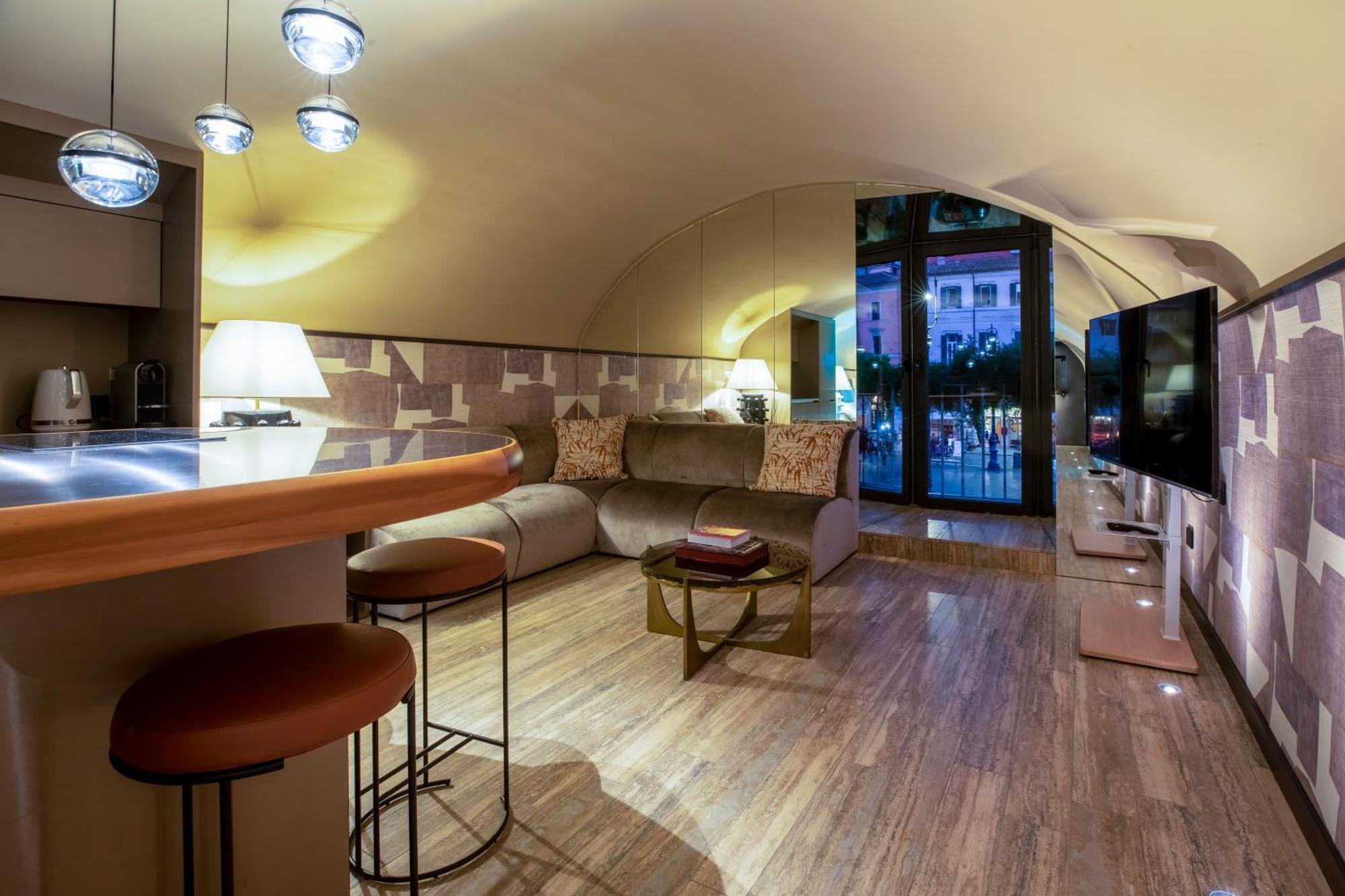 Apartment Piazza Navona Balcony Caden Rome