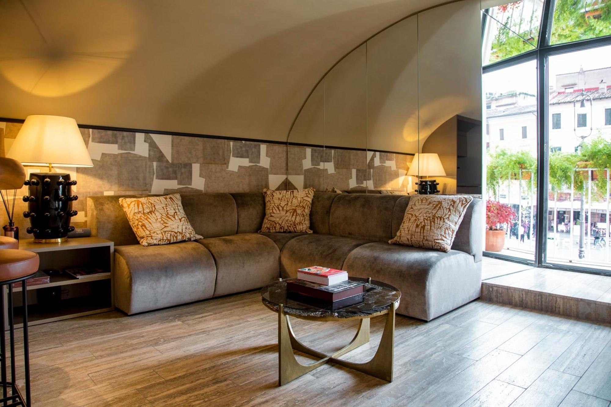 Piazza Navona Balcony Caden Apartment Rome
