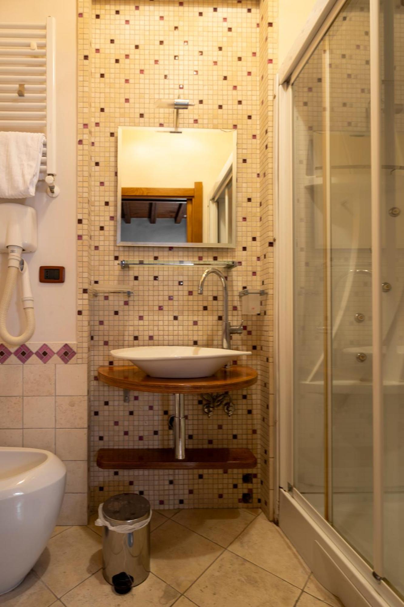 Condotti 2* Roma