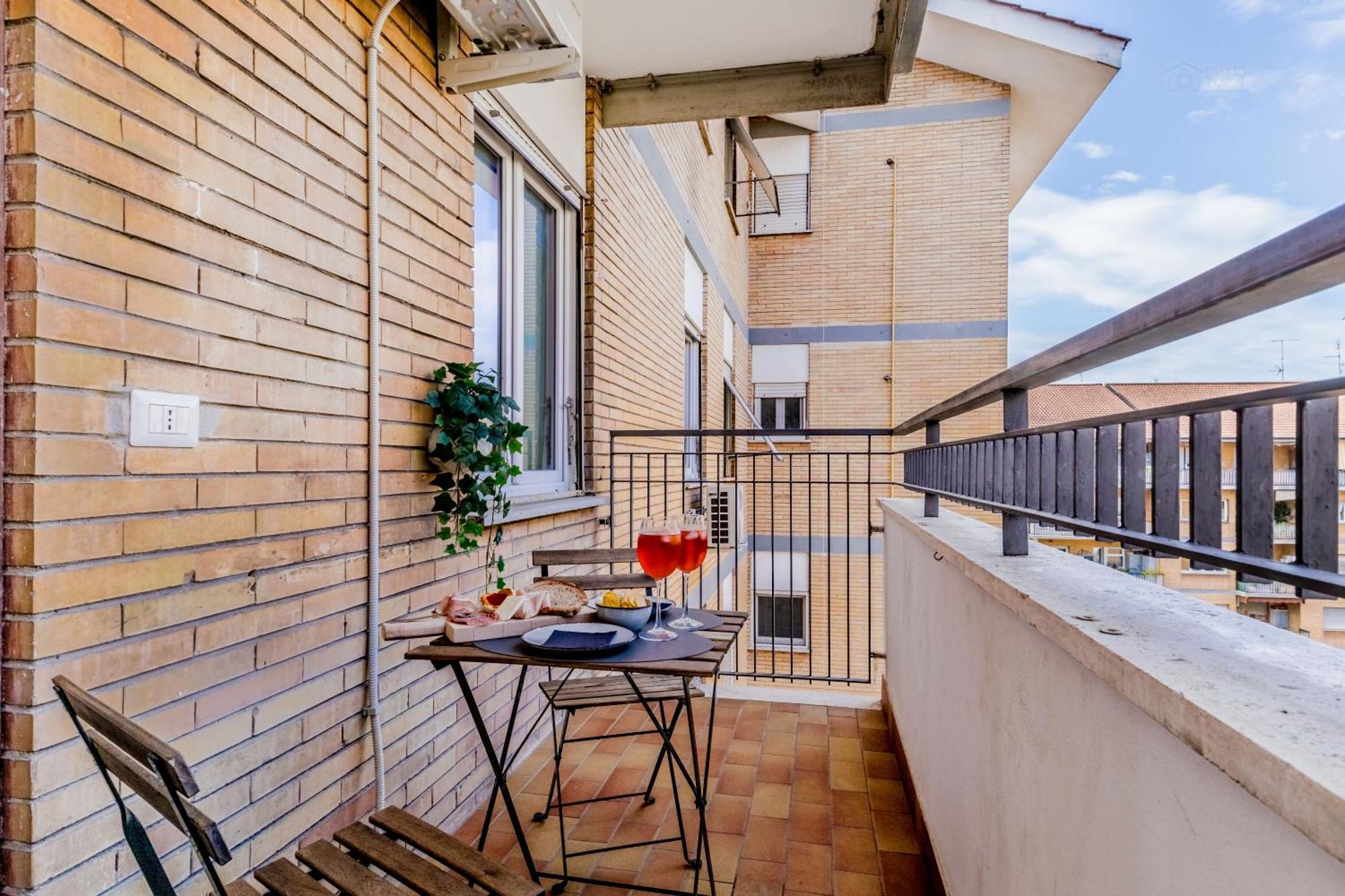 Loungefloor Metro A Netflix & Wi-fi Apartment *