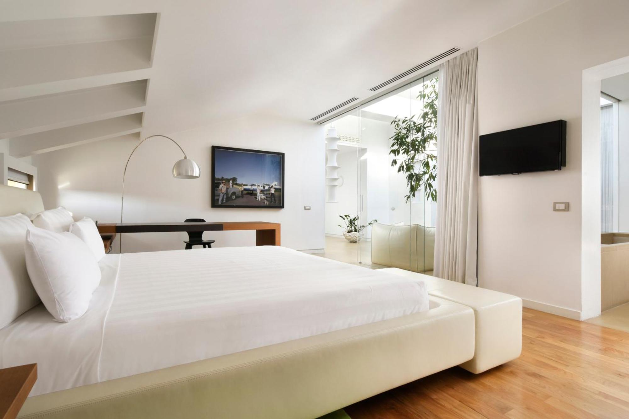 Palazzo Montemartini Rome, A Radisson Collection 5*