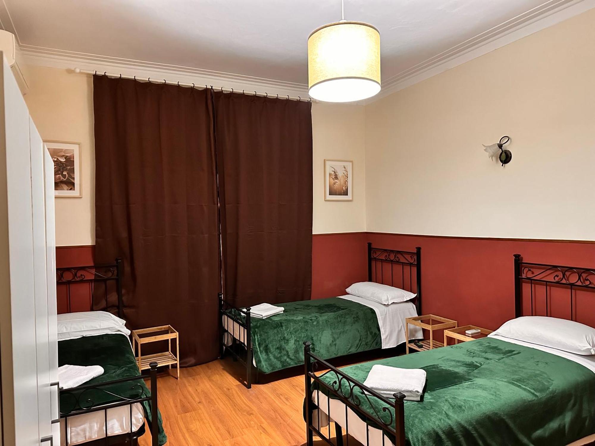 Pardis Hostel Rome