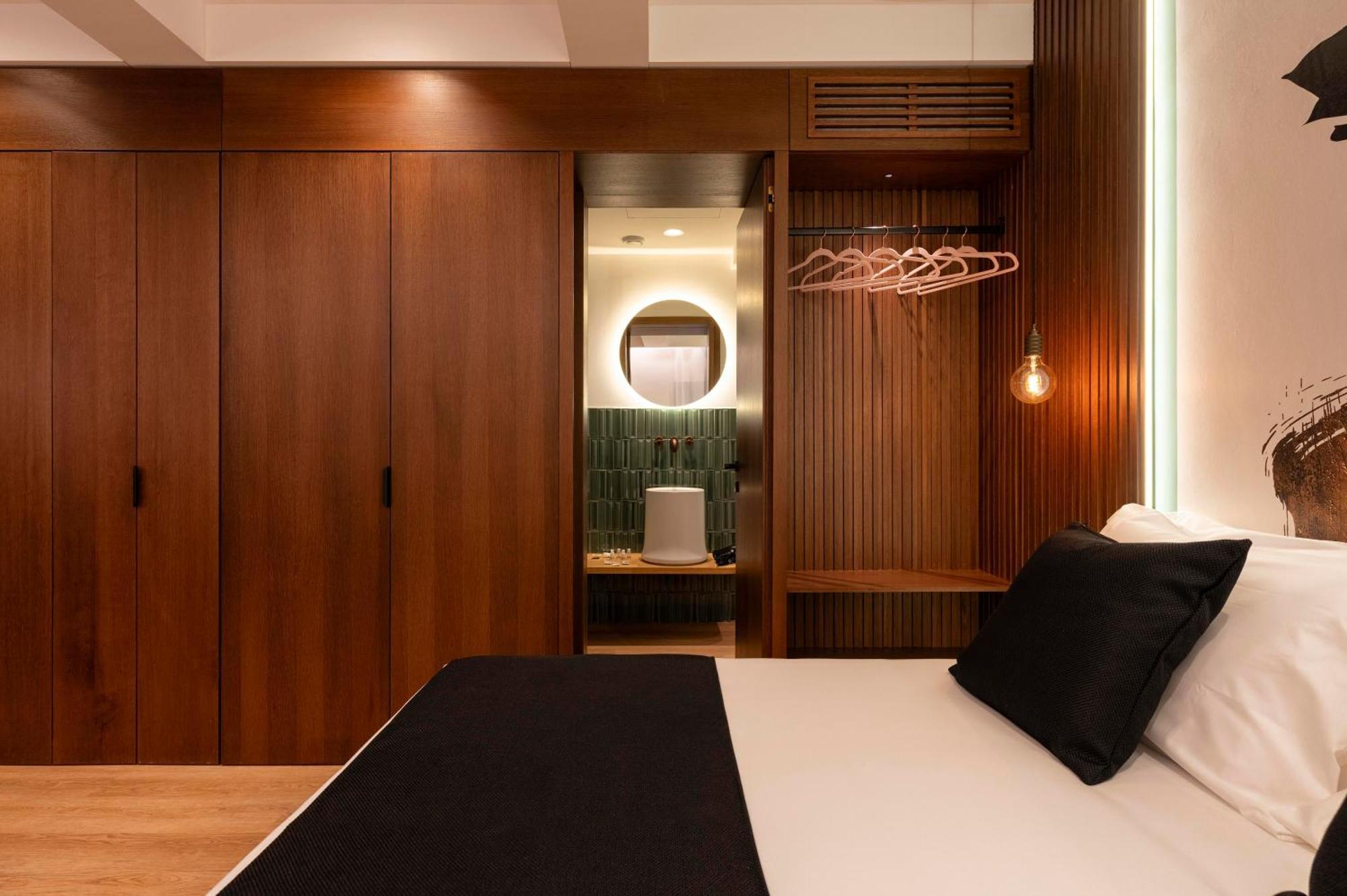 Grand Master - Symphony Guest house