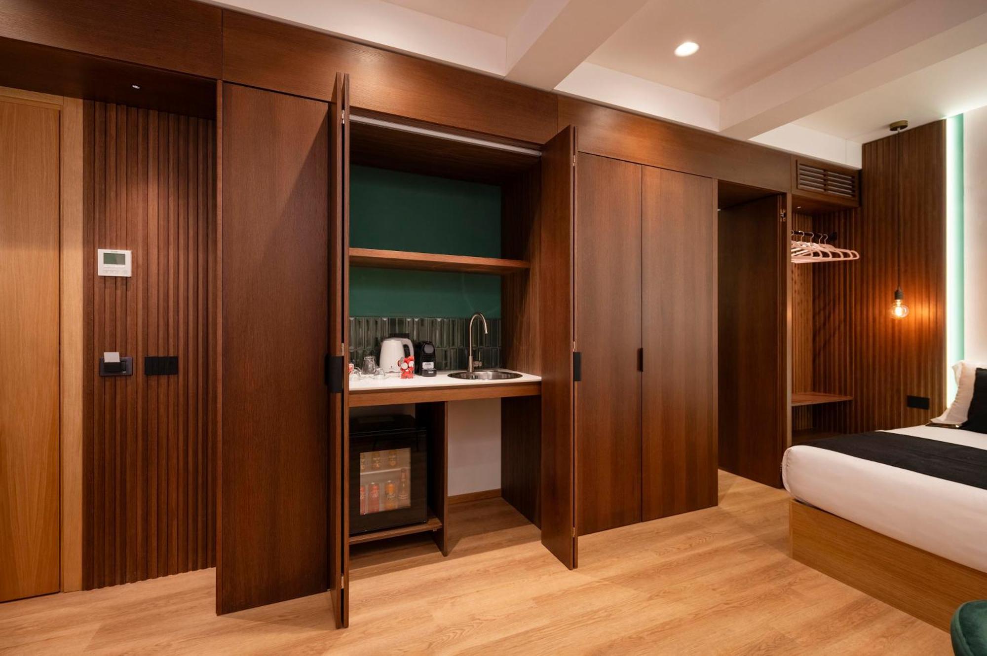 Grand Master - Symphony Guest house