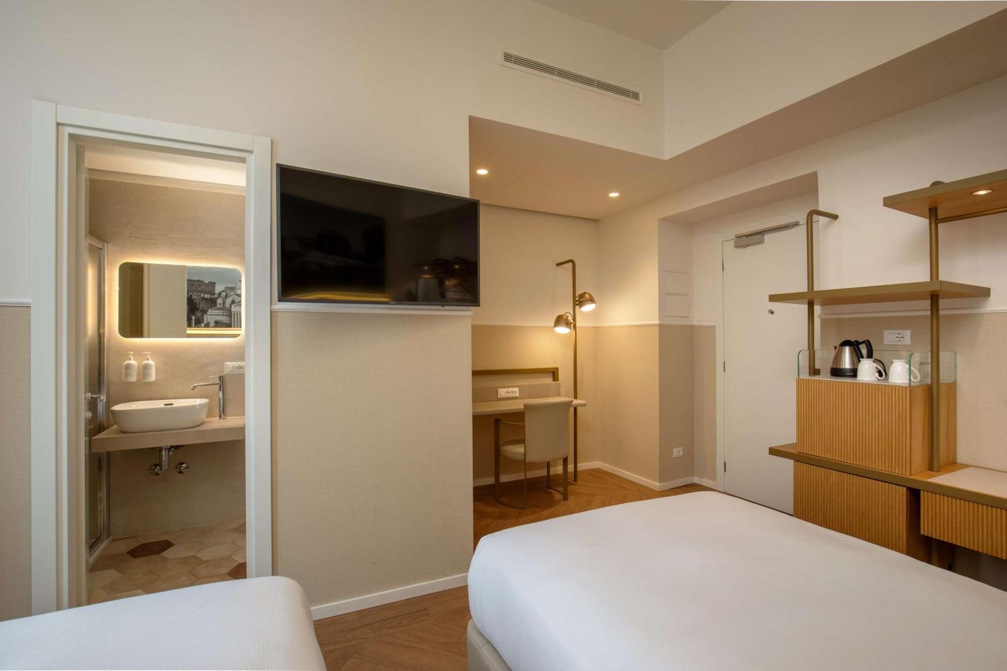 Cosmopolita Rome, Tapestry Collection By Hilton Hotel Rome