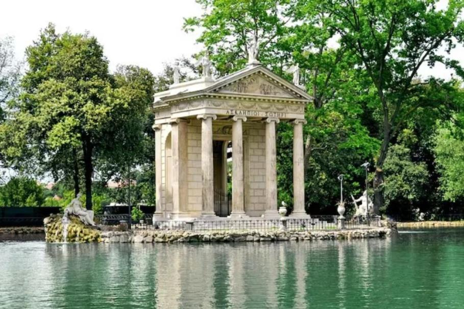 Luxury Mansard Borghese Apartment Rome