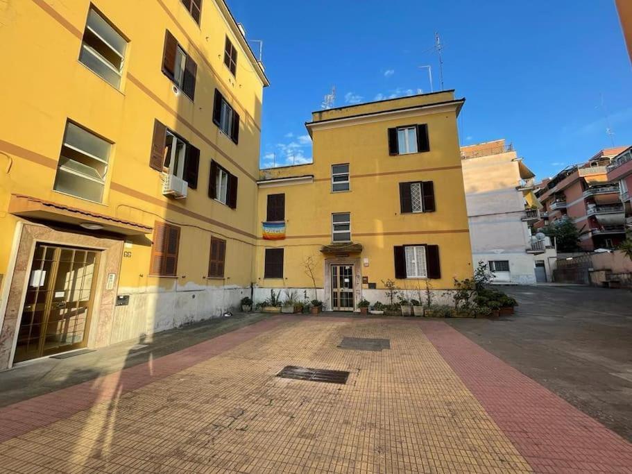 Battistini 66 Apartment, Near Vatican * Rome
