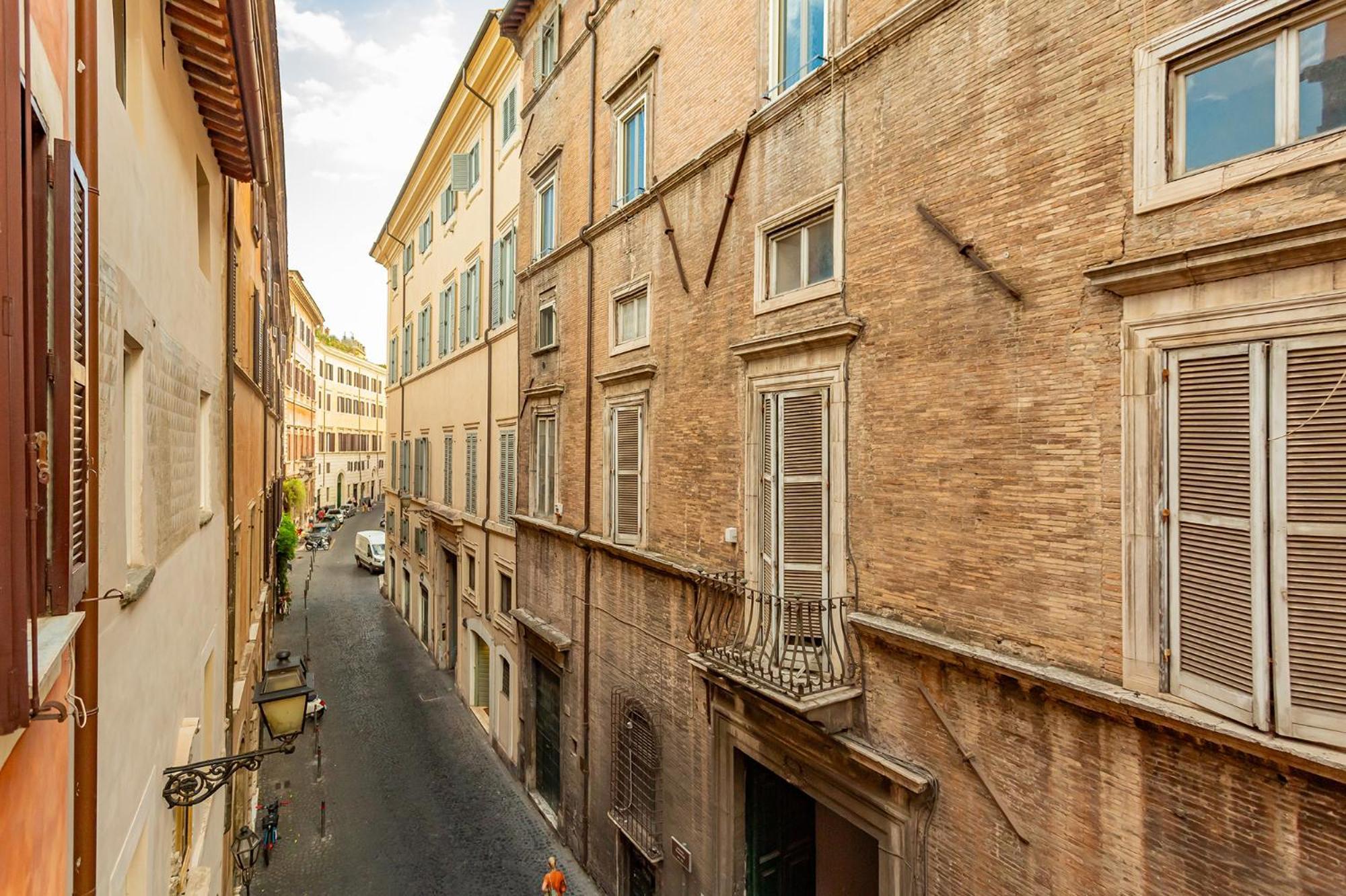 Old Monserrato In Campo De' Fiori