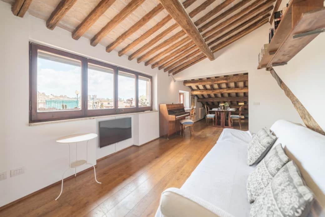 Pantheon Charming Penthouse *