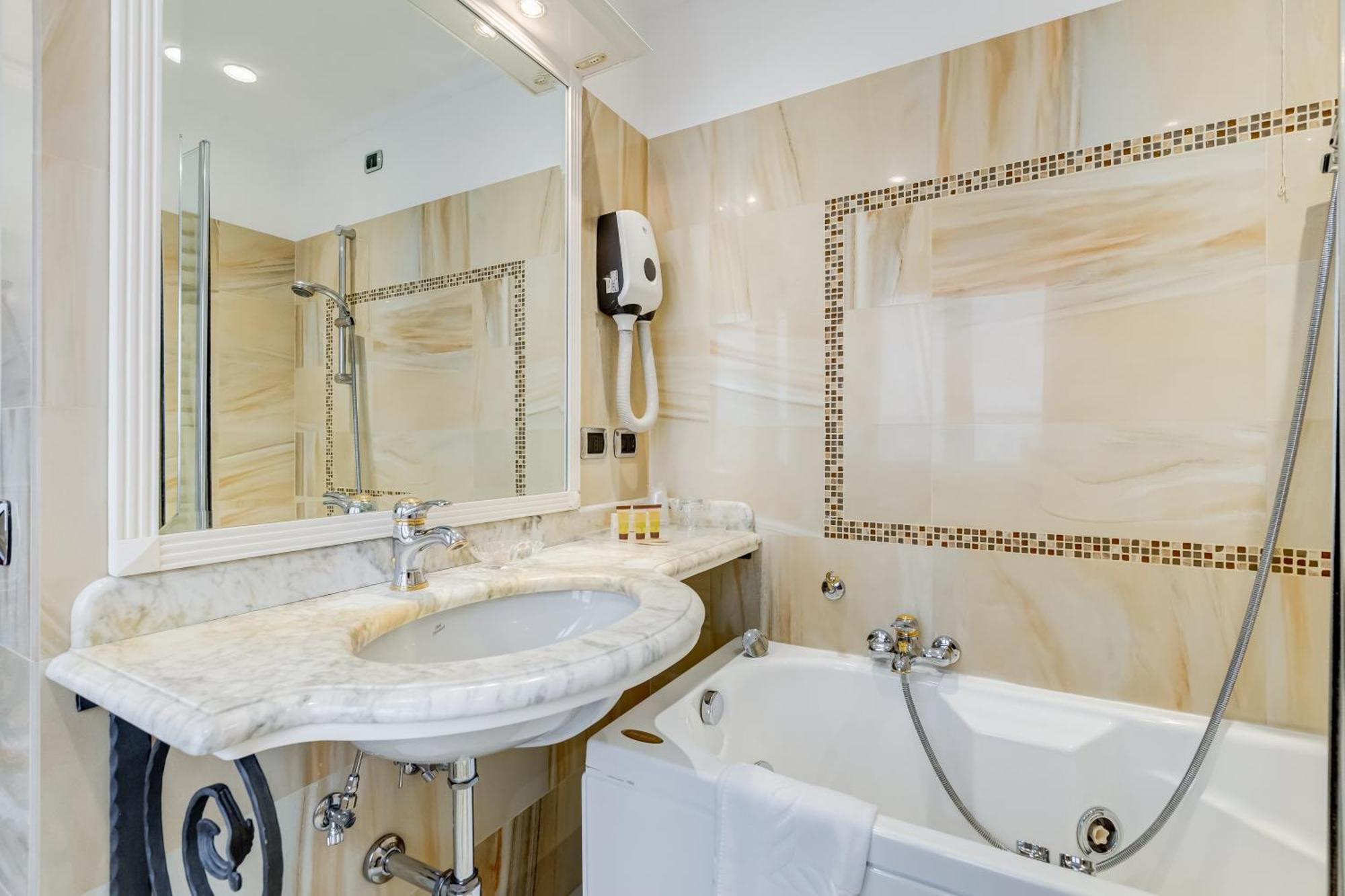 Hotel Cellini 3* Rome