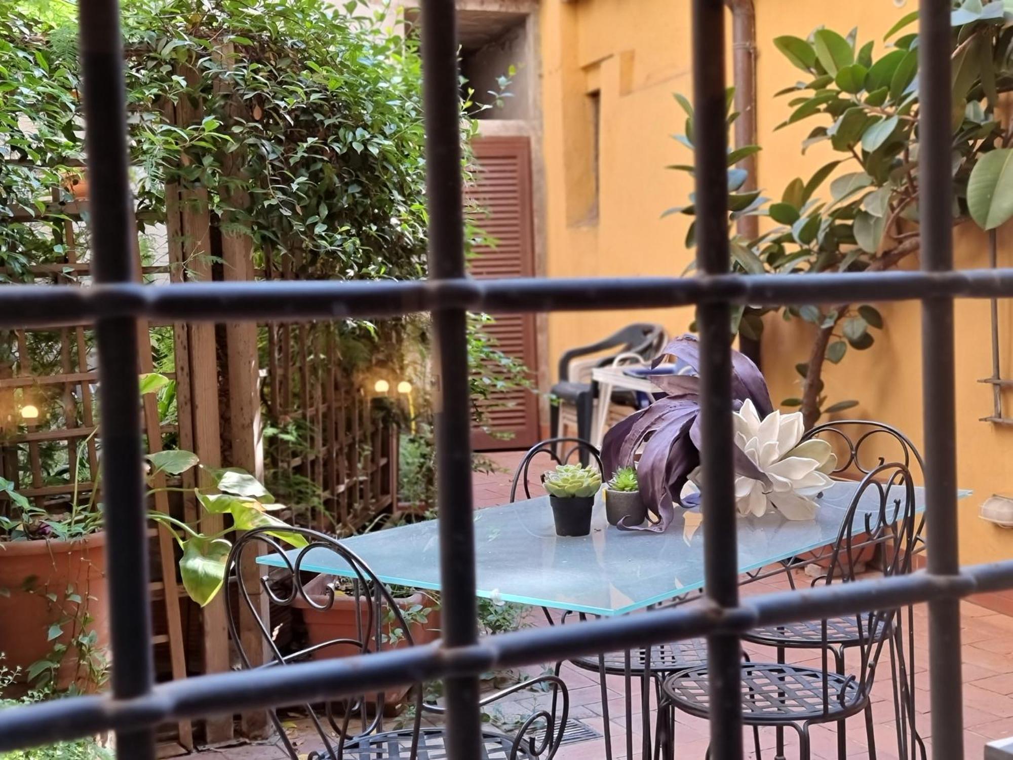 Apartment Pantheon, Campo De Fiori Mini Garden