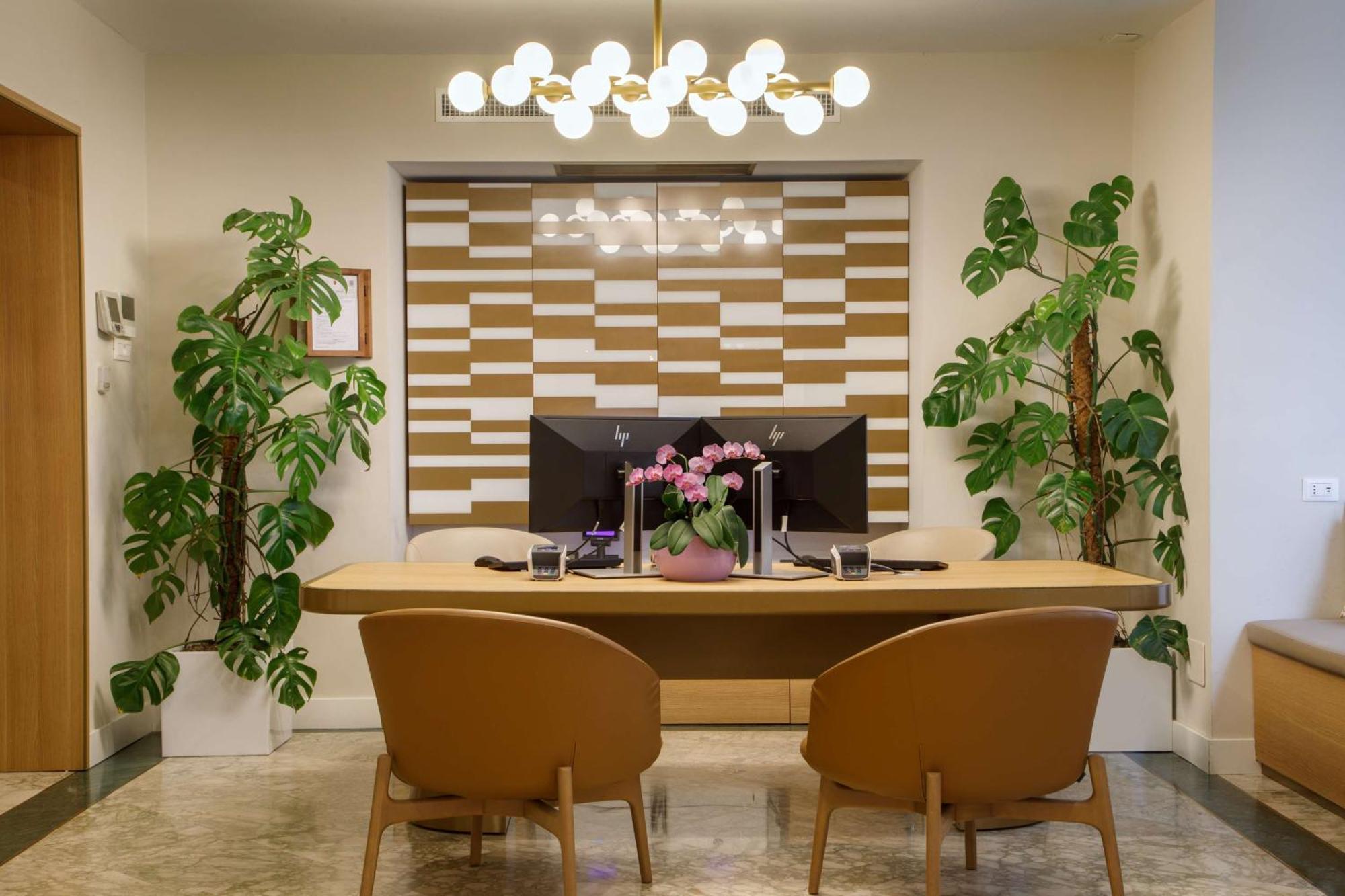 Cosmopolita Rome, Tapestry Collection By Hilton