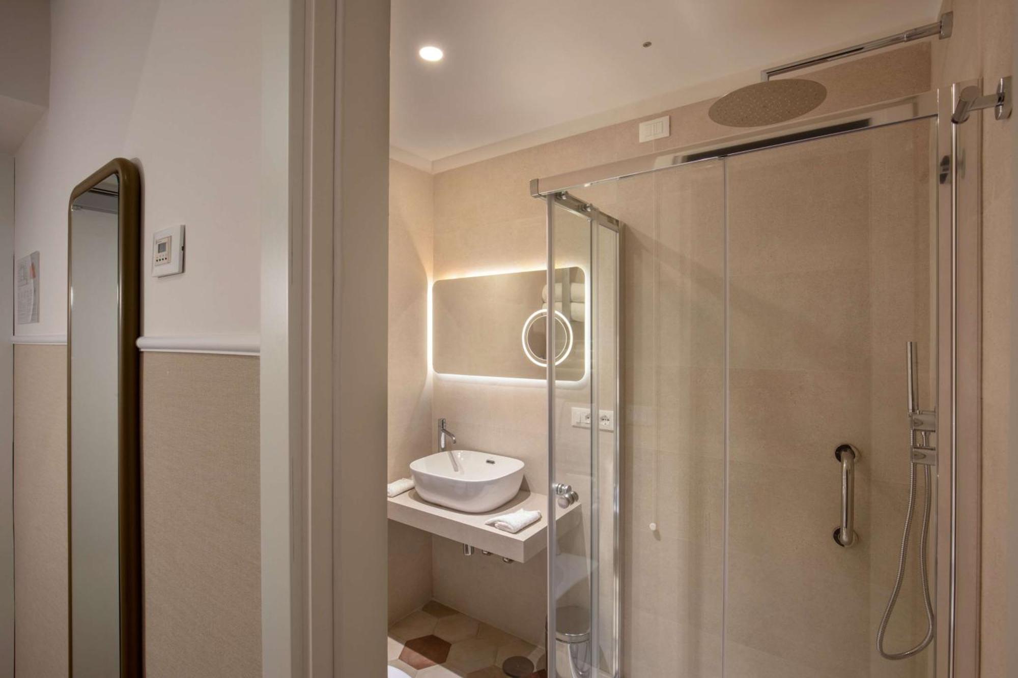 Cosmopolita Rome, Tapestry Collection By Hilton 4* Rome
