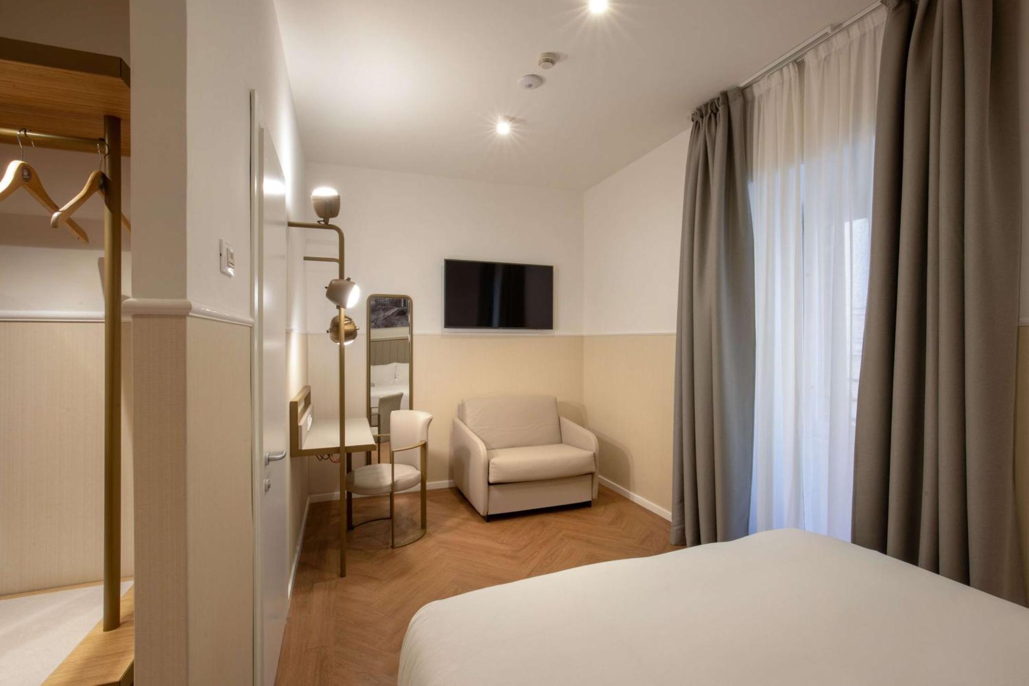 Cosmopolita Rome, Tapestry Collection By Hilton Rome