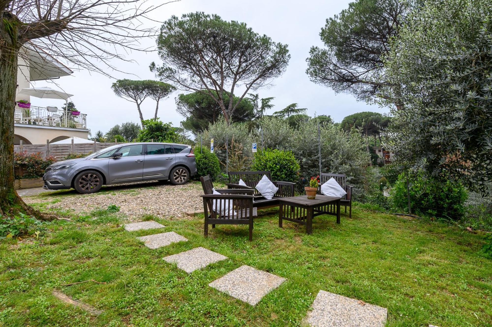 - Bel Poggio