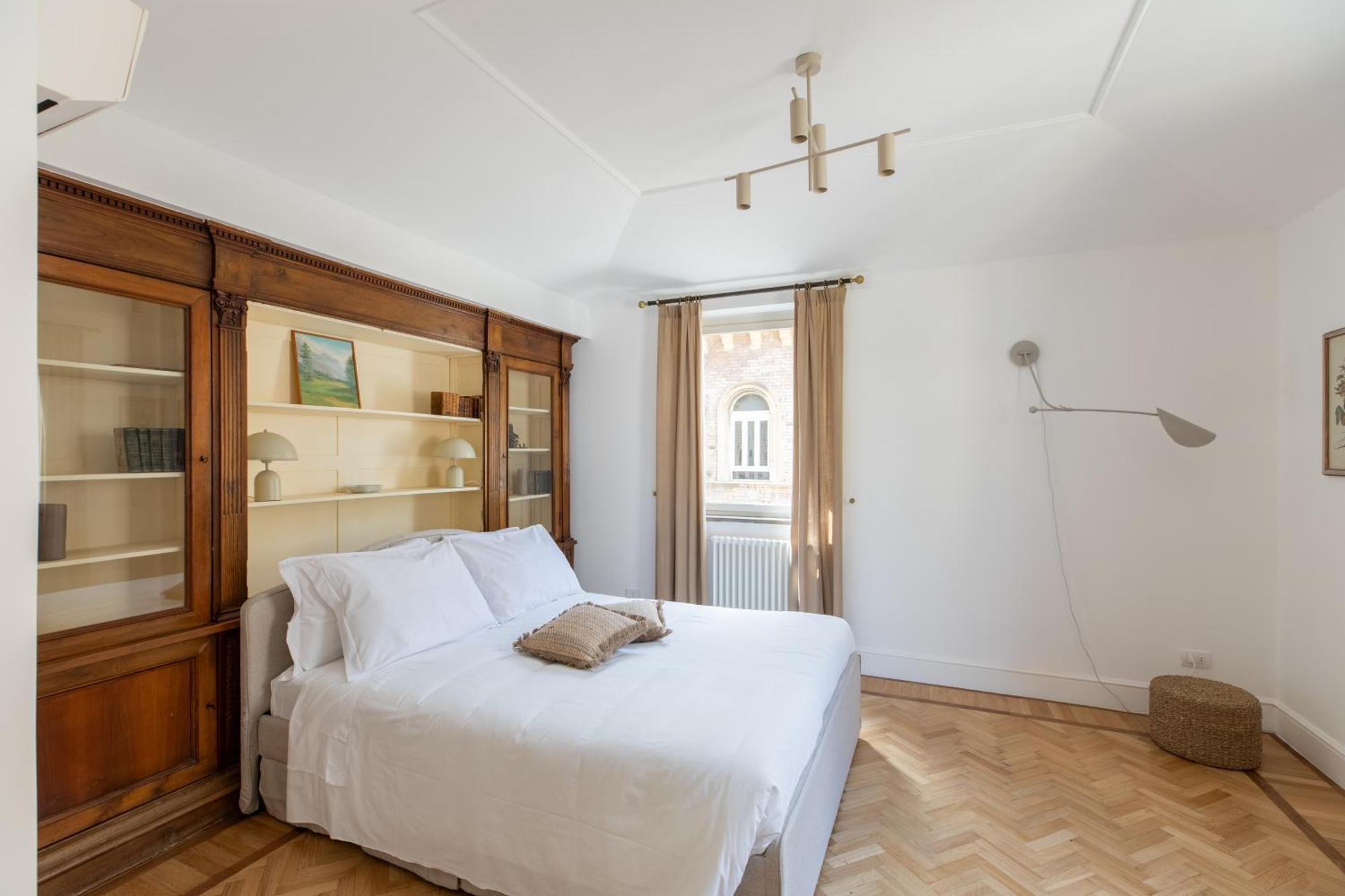 Apartment Iflat Trastevere Stylish 4 Bedroom Penthouse