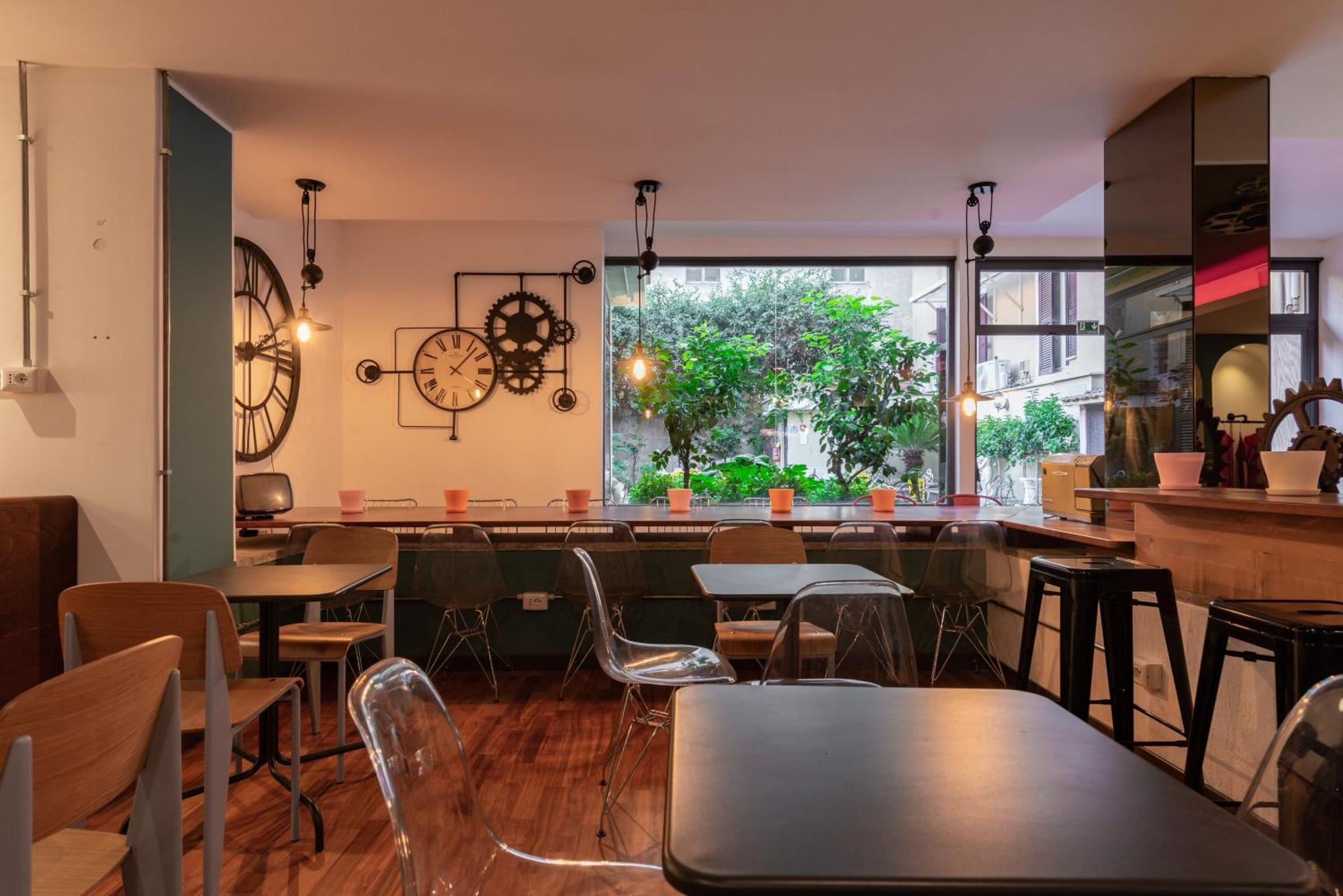 Colosseo Hostel *