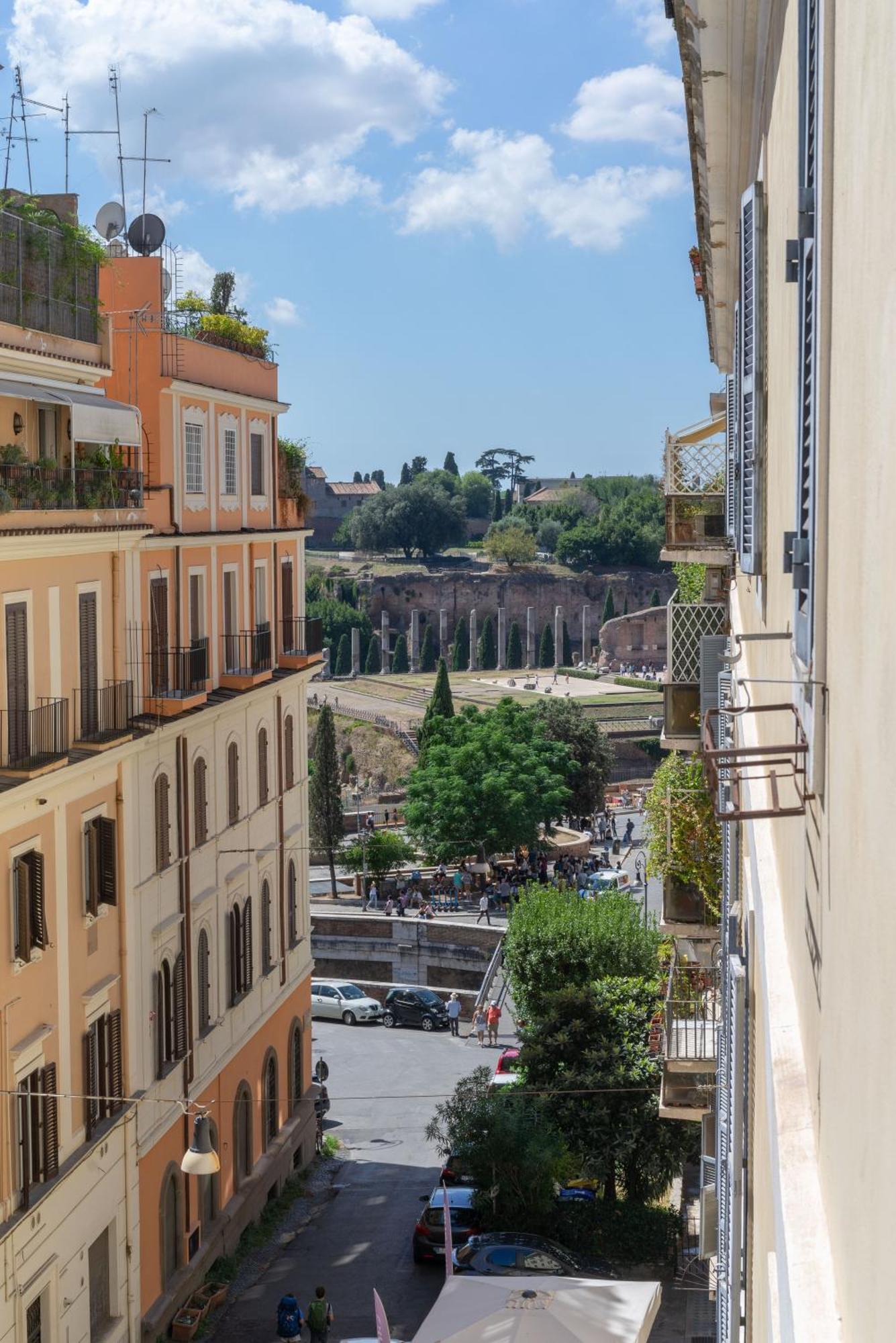 Colosseo Flats And Penthouse Apartment Rome