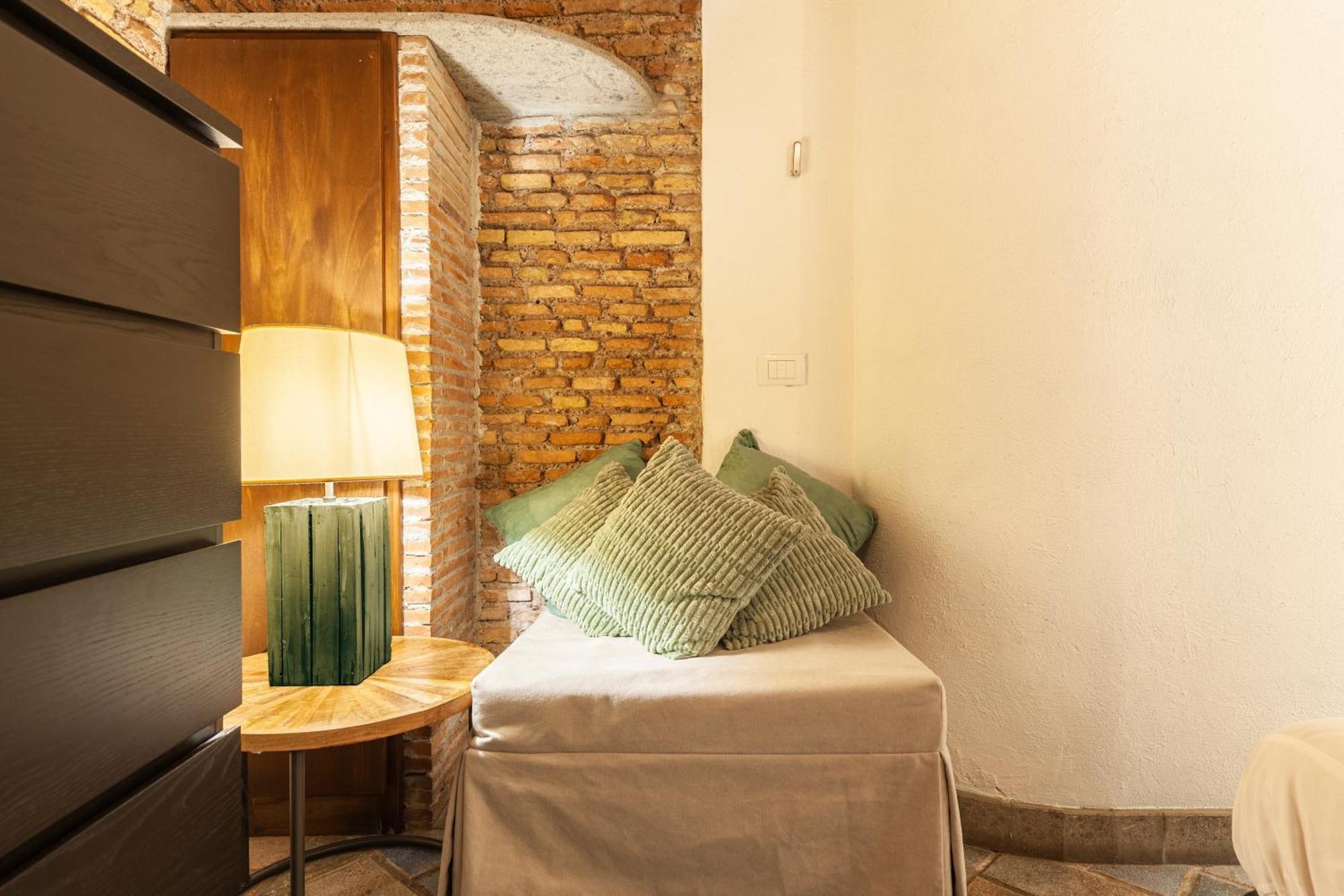 Campo Dei Fiori Nest Apartment