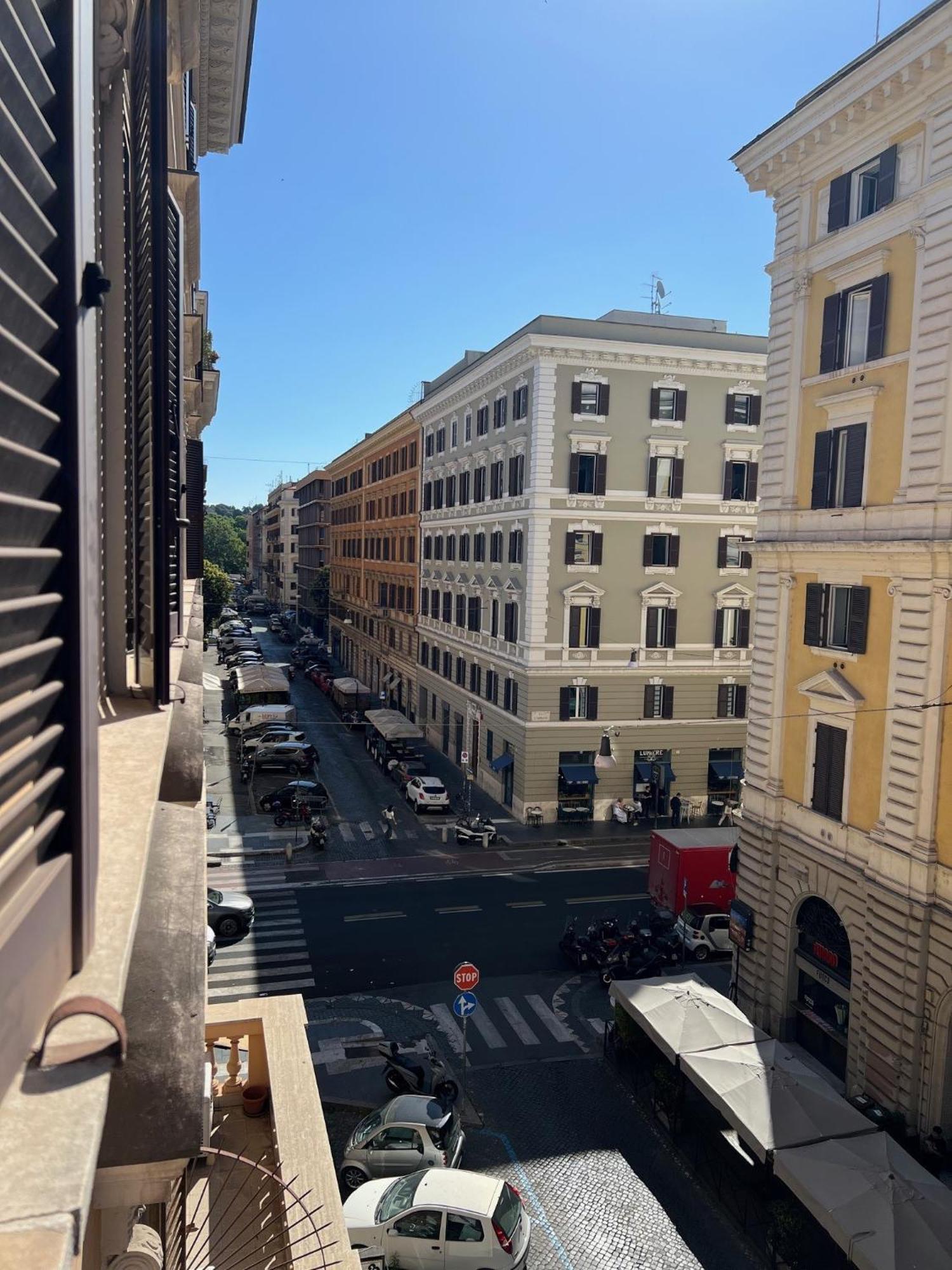 Anna Vatican Luxury *