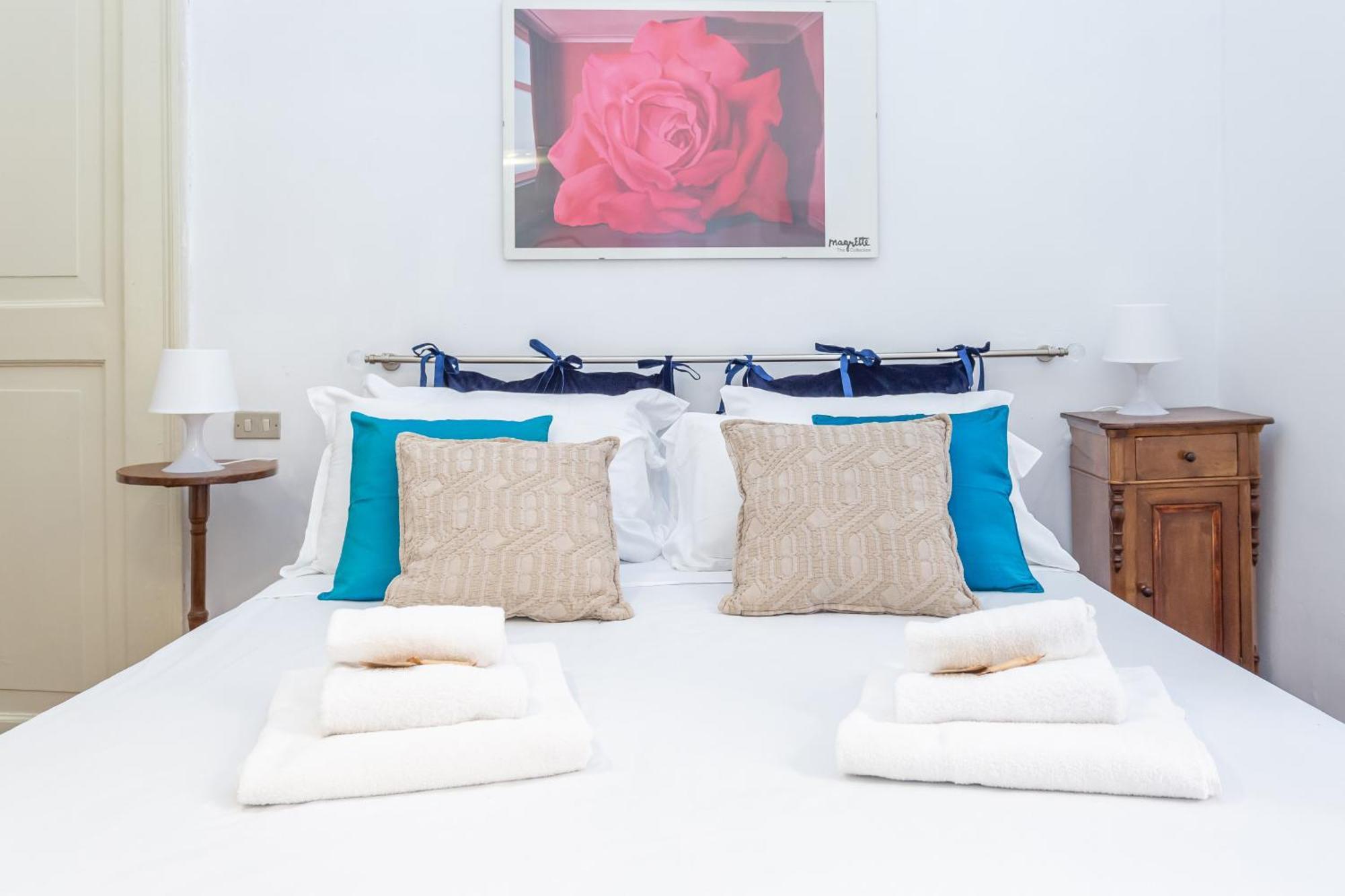 Spanish Steps Purple Retreat Apartment *