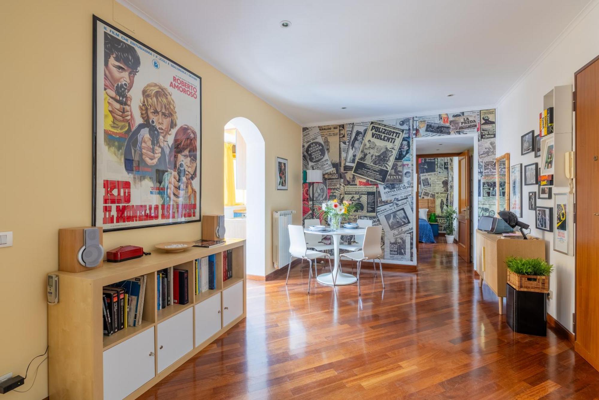 Stracult House Suggestive And Vintage-pop Apartment