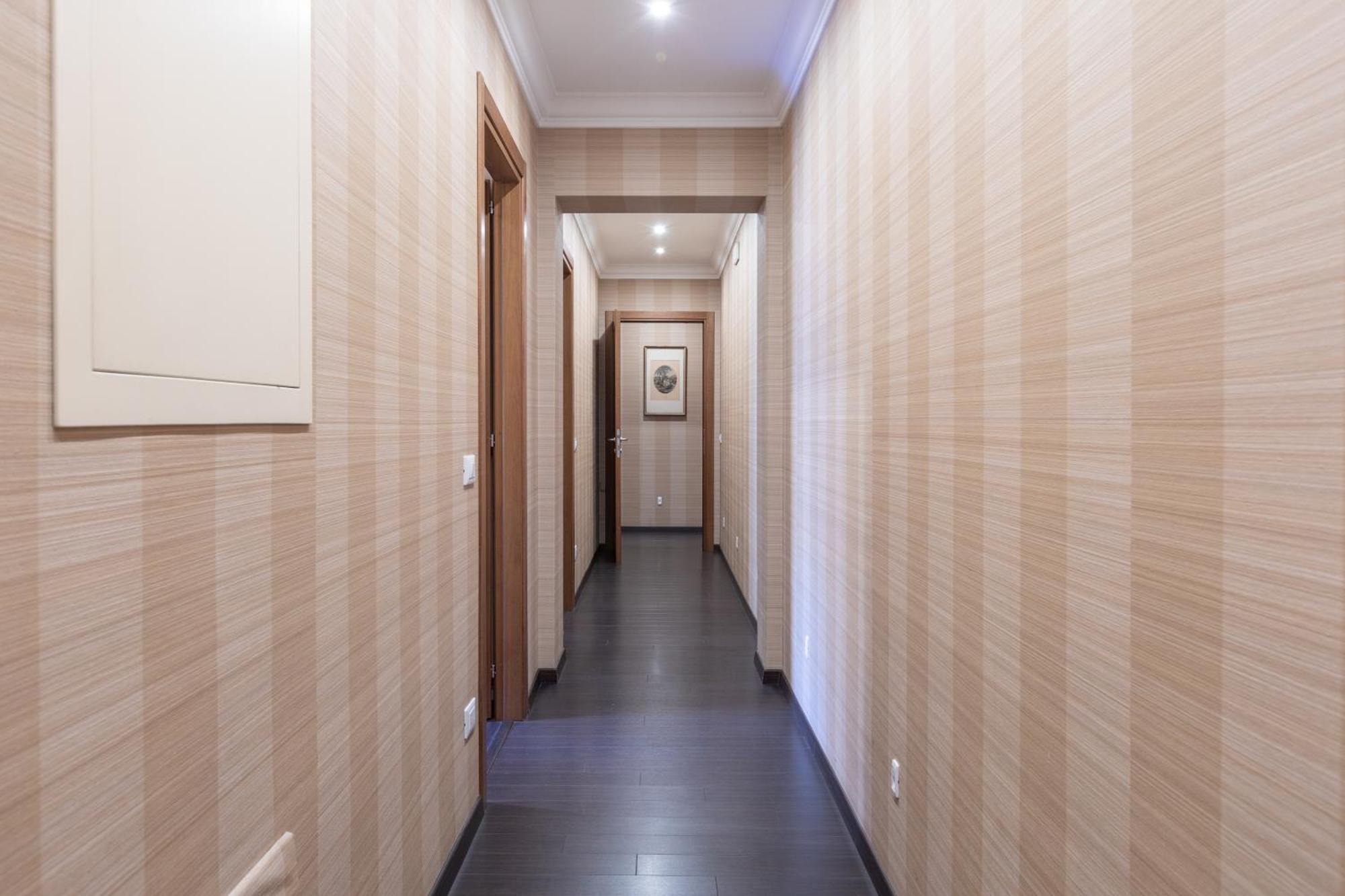 Elegant In Apartment *