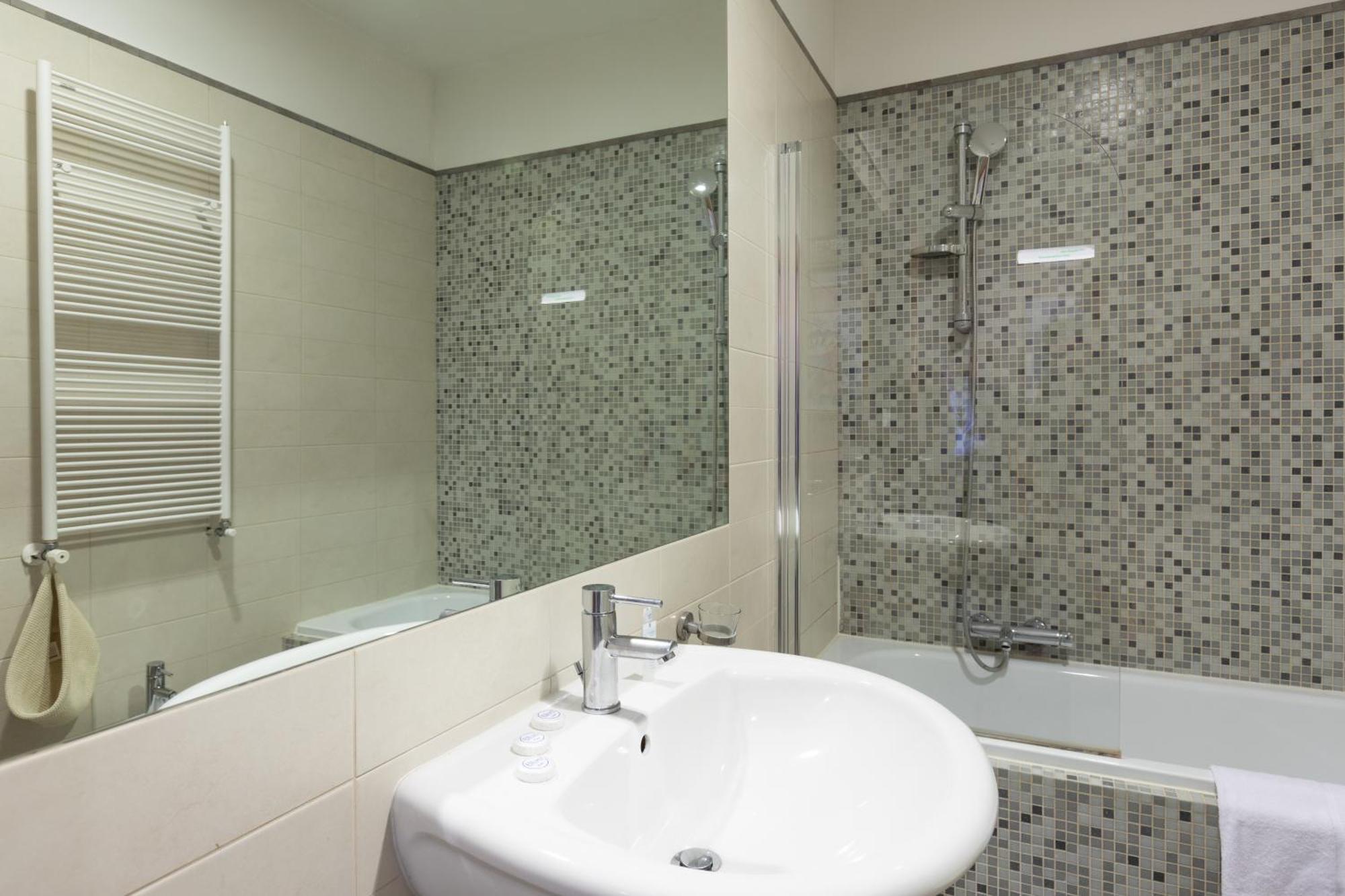 Elegant In Apartment Rome