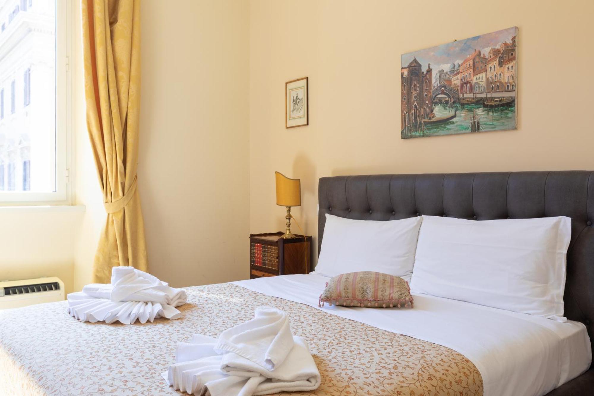 Elegant In Apartment Rome