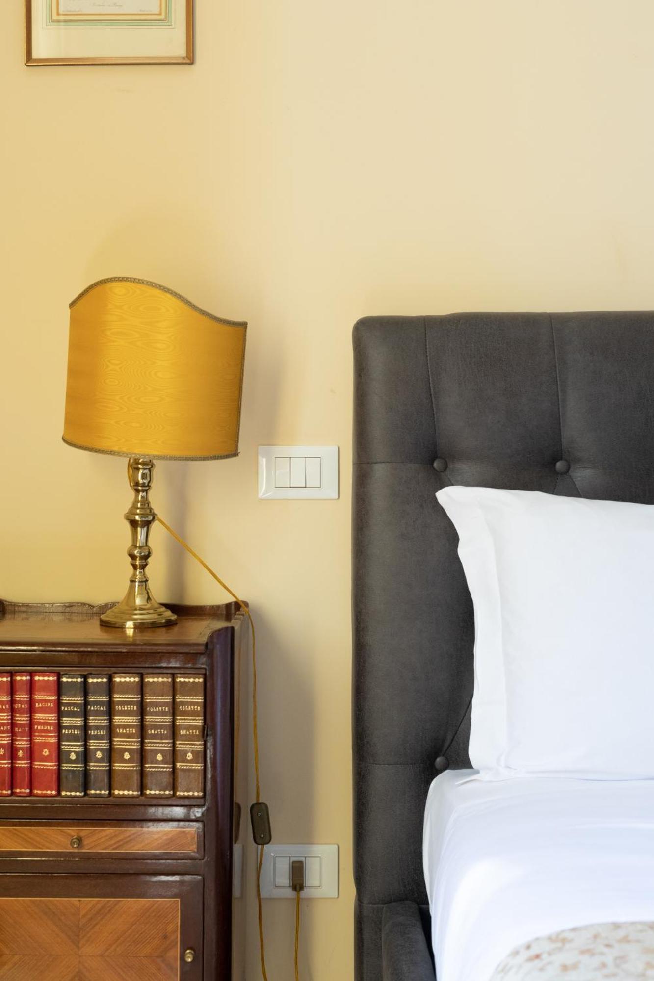 Elegant In Apartment Rome