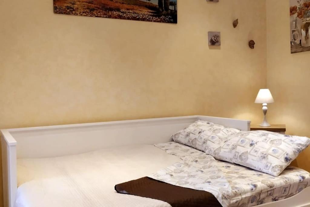 Cinecitta - 50 Meters From Subway Line A Roma