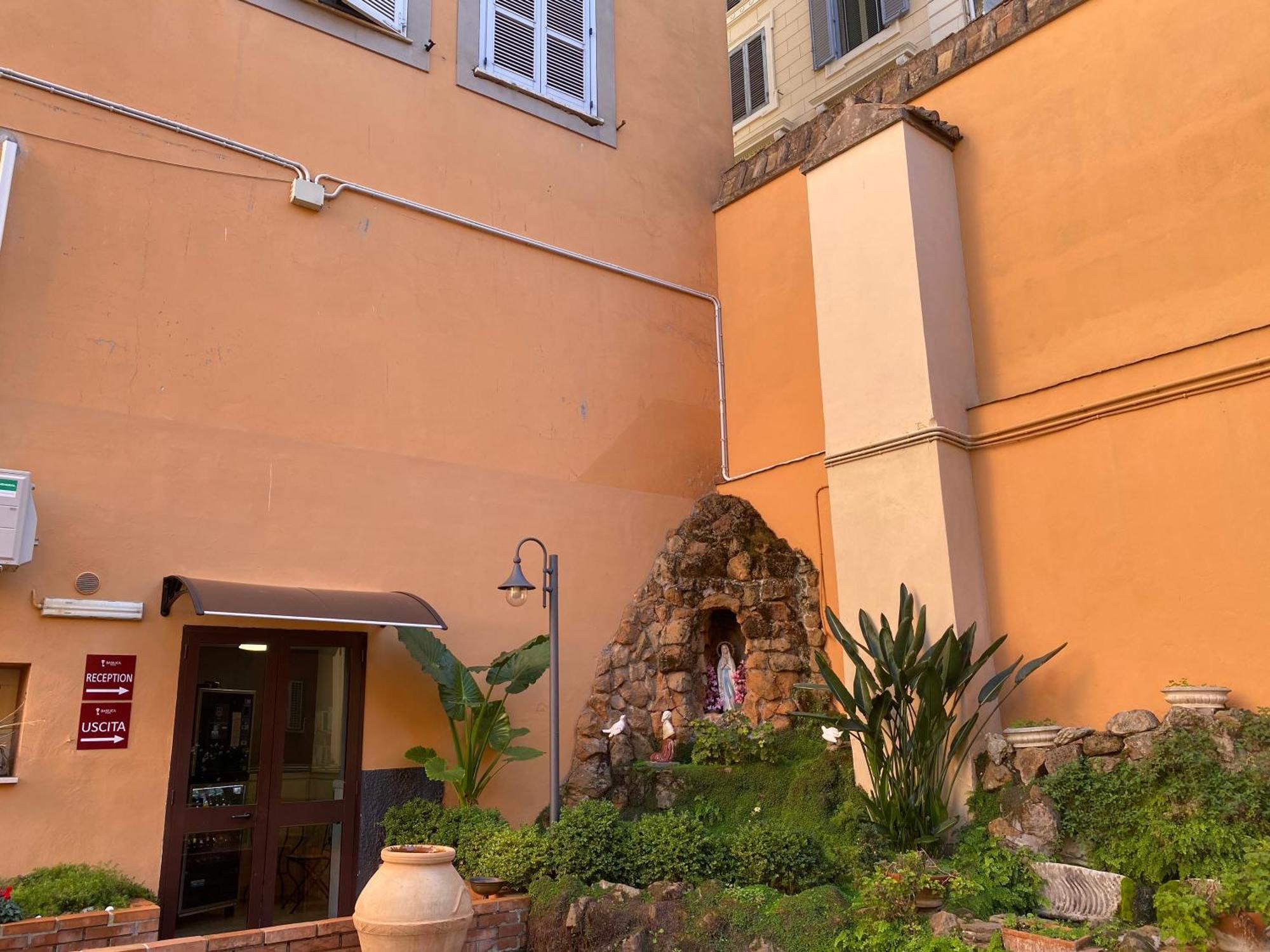 Basilica 3* Rome