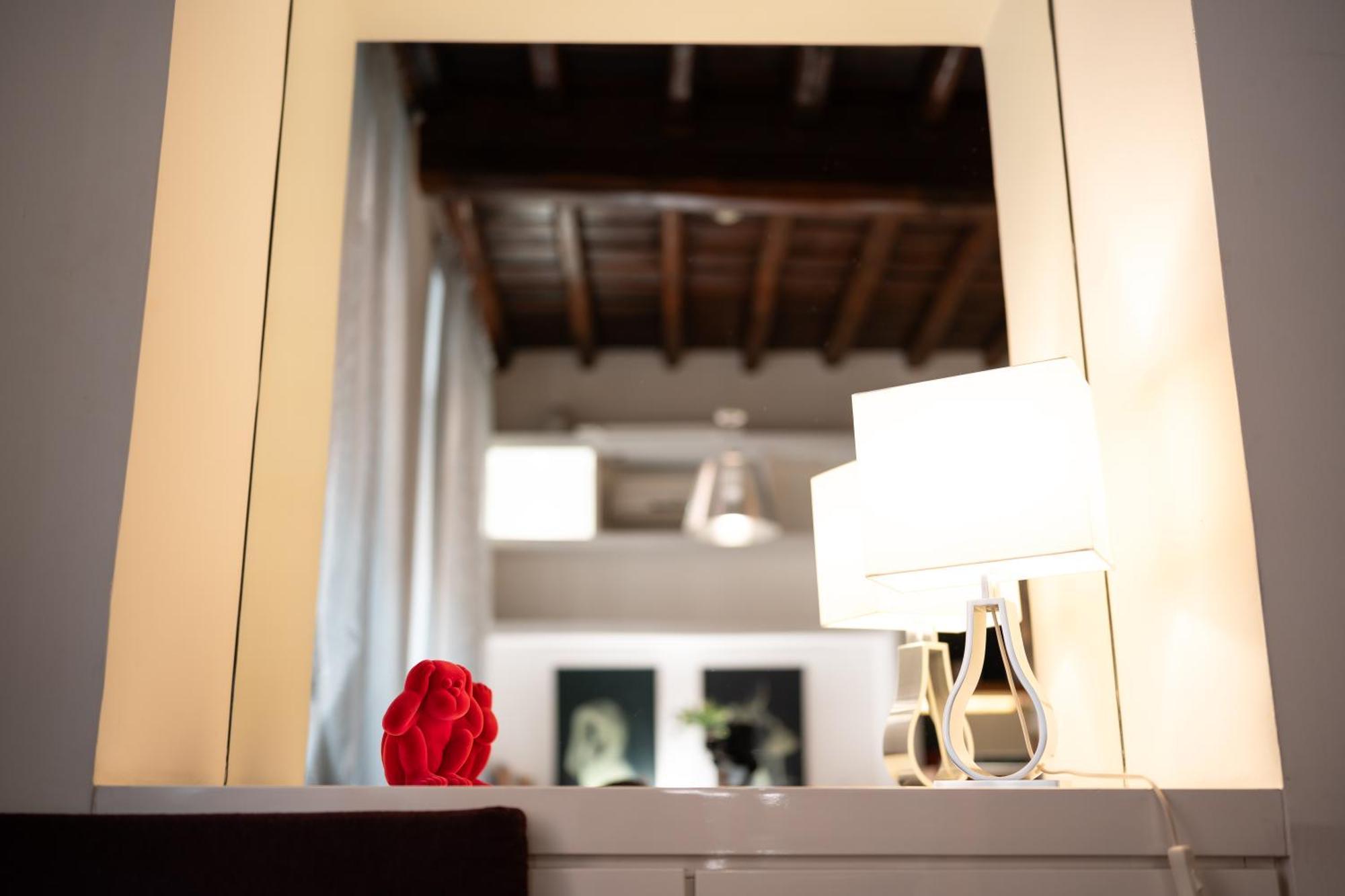 Silver Spanish's Steps Apartment