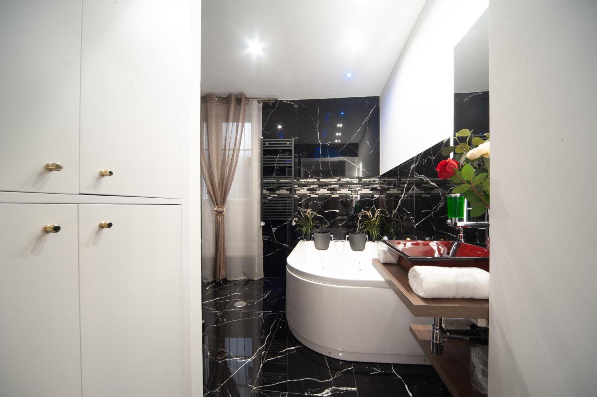 Farnese Jacuzzi Apartment *