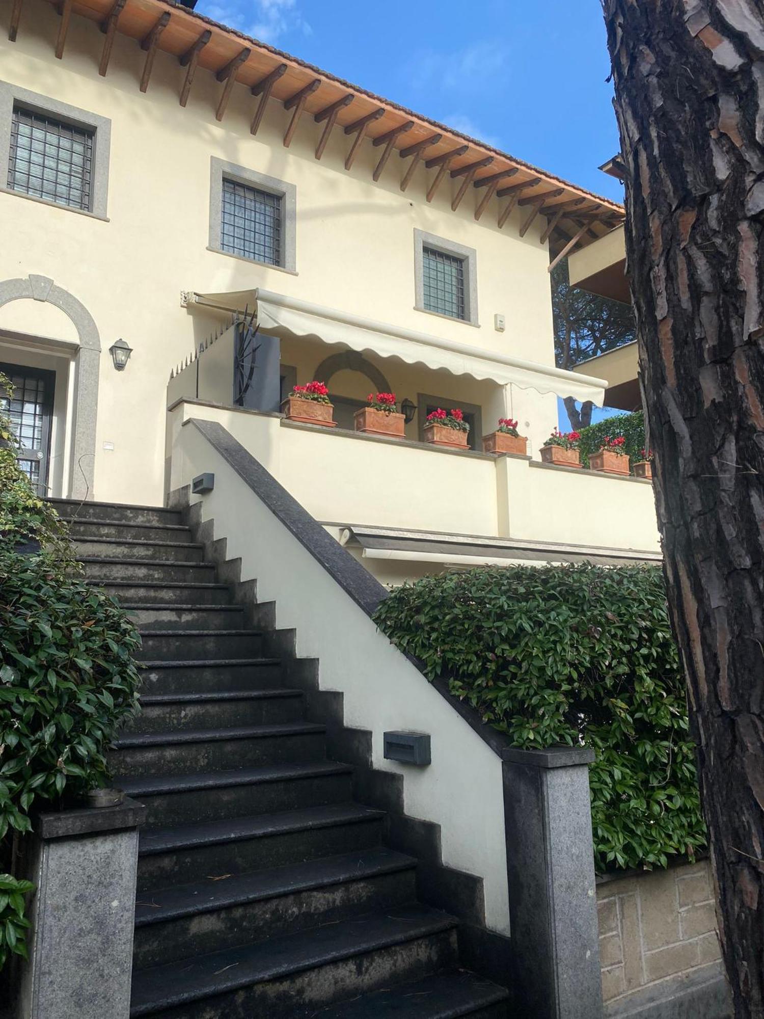 Gemelli Flower's House Rome