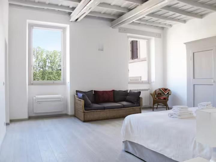 Apartment Spacious, Modern, Bright Apartment, Near Piazza Navona! *