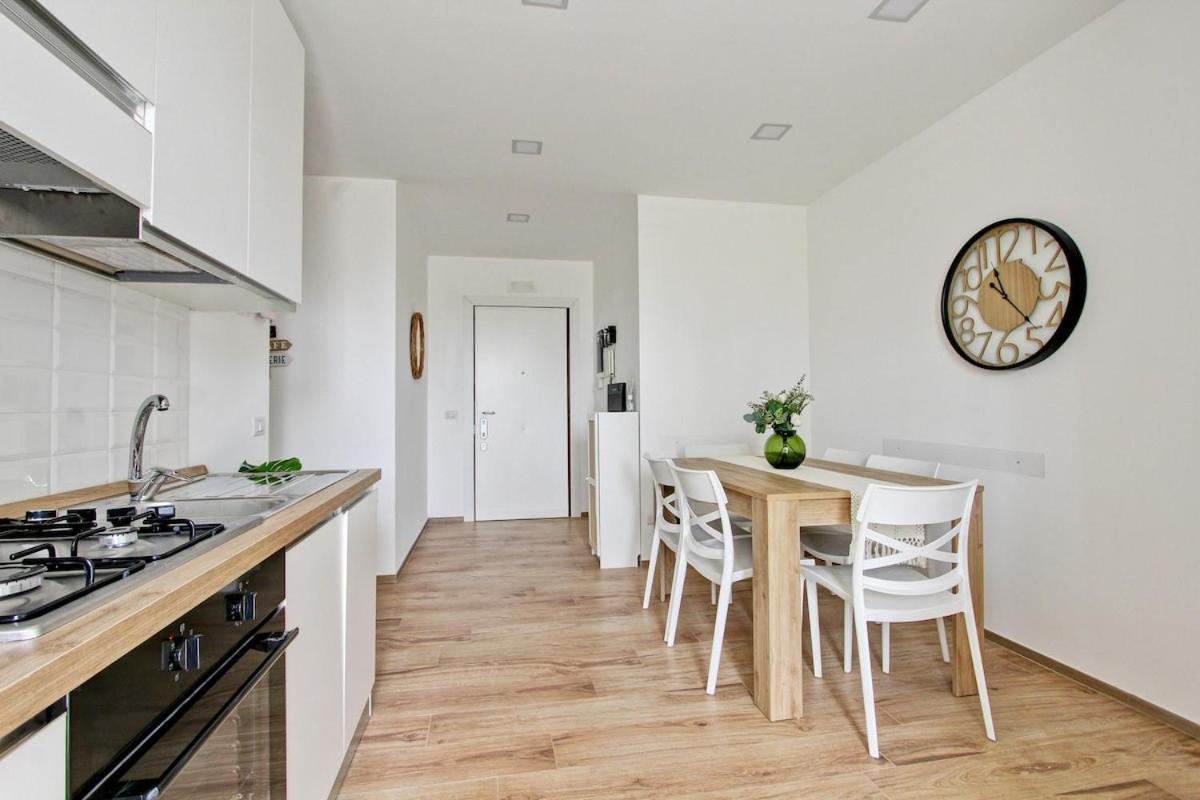 Eur Torrino Apartment, Vicino La Stazione Metro Tor Di Valle Apartment Rome
