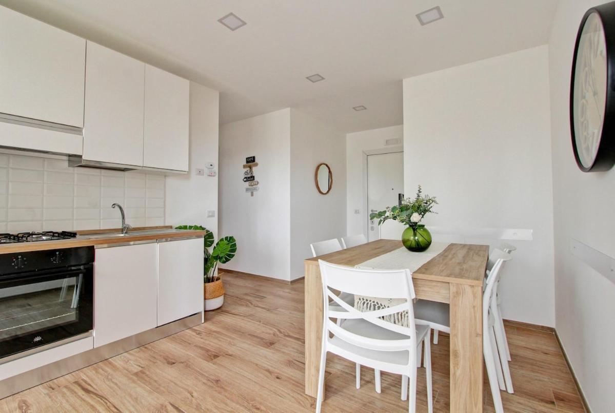 Eur Torrino Apartment, Vicino La Stazione Metro Tor Di Valle Rome