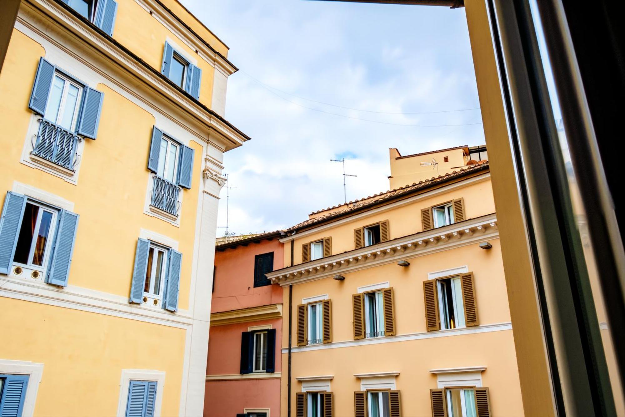 Apartment Elegantis Trevi - Just 50m From Trevi Fountain *