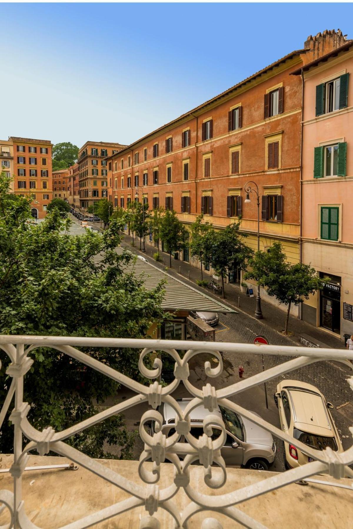Maisondesfleurs Rome