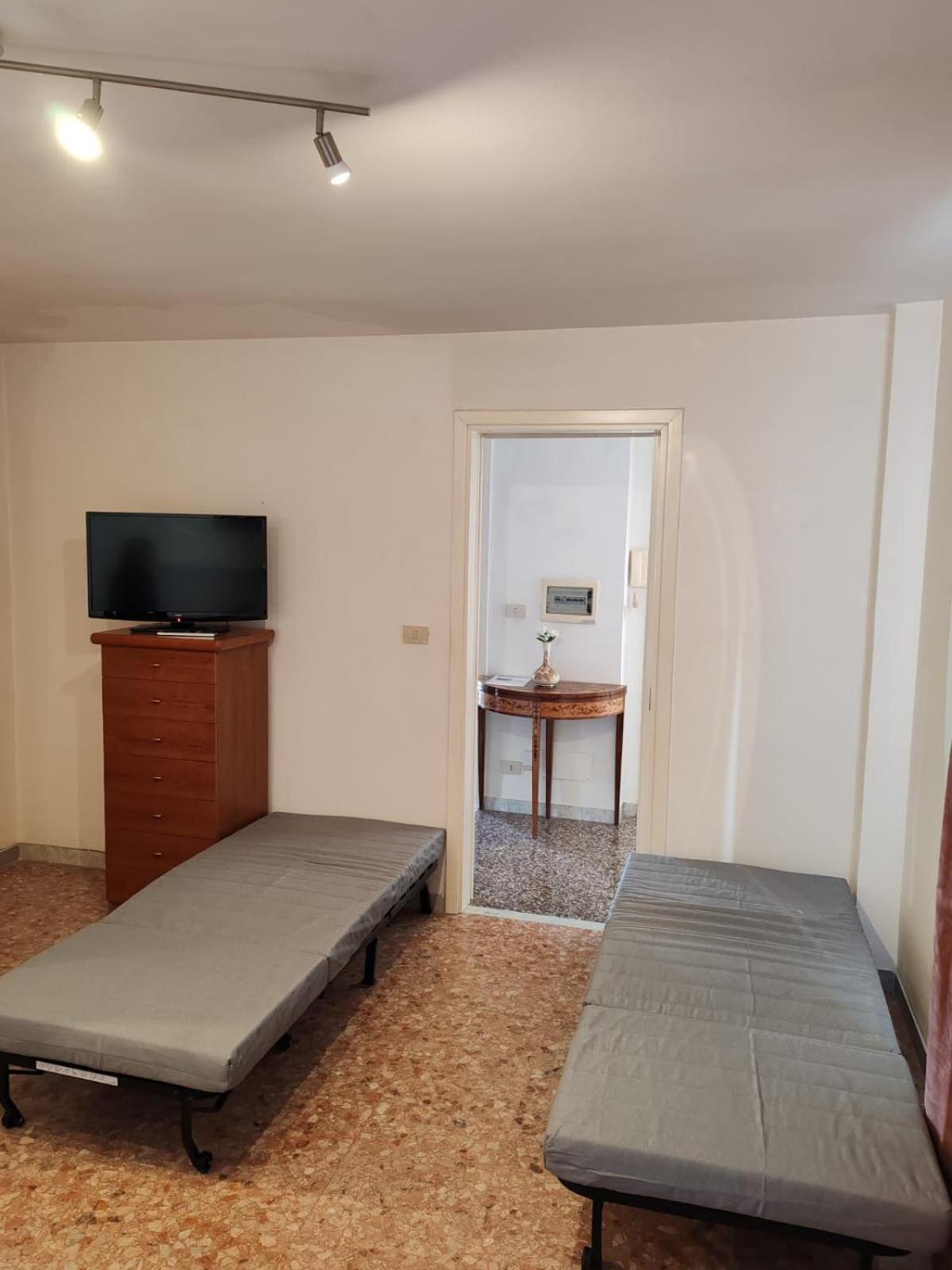 Apartment Grazioso Attico Vicino Al Parco Degli Acquedotti Rome
