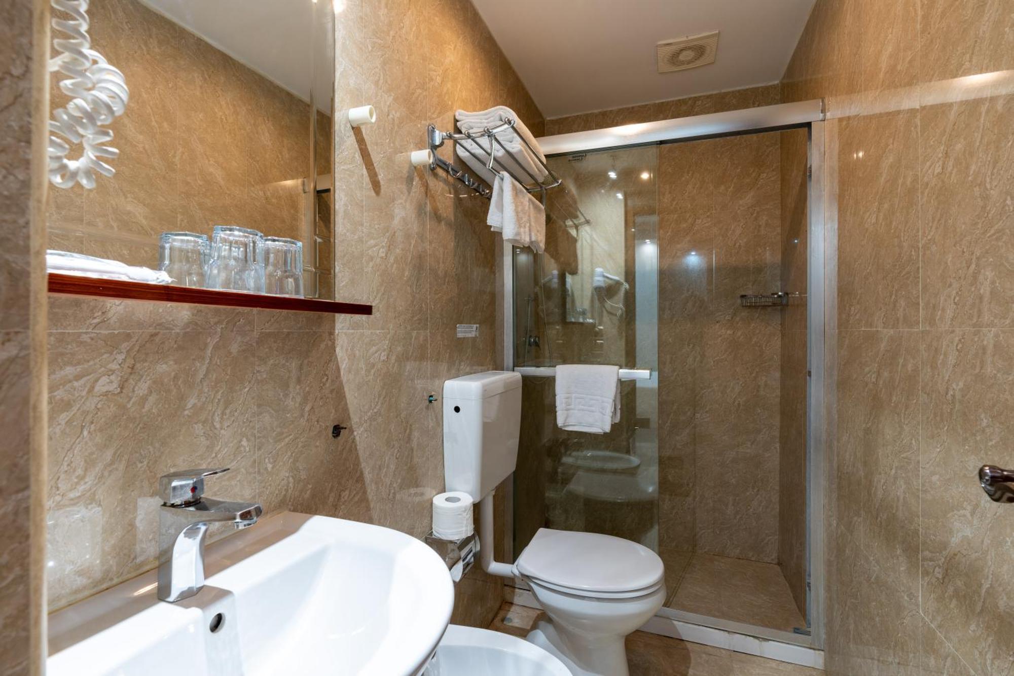 Leone D'oro - Close To Piazza Vittorio Guest house