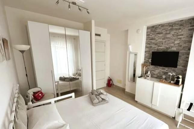 Elegante A - Molteni Homestay Rome