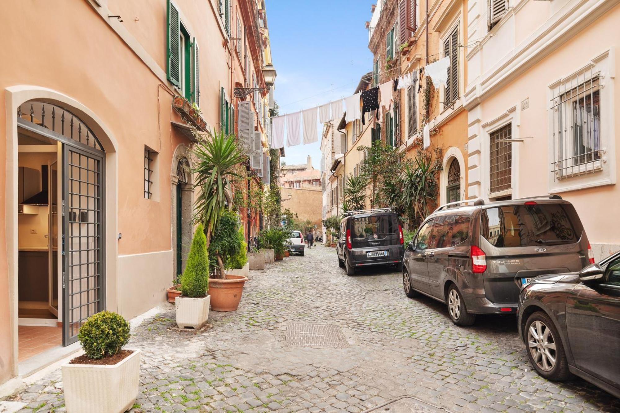 Leopardo Boutique In Trastevere Rome