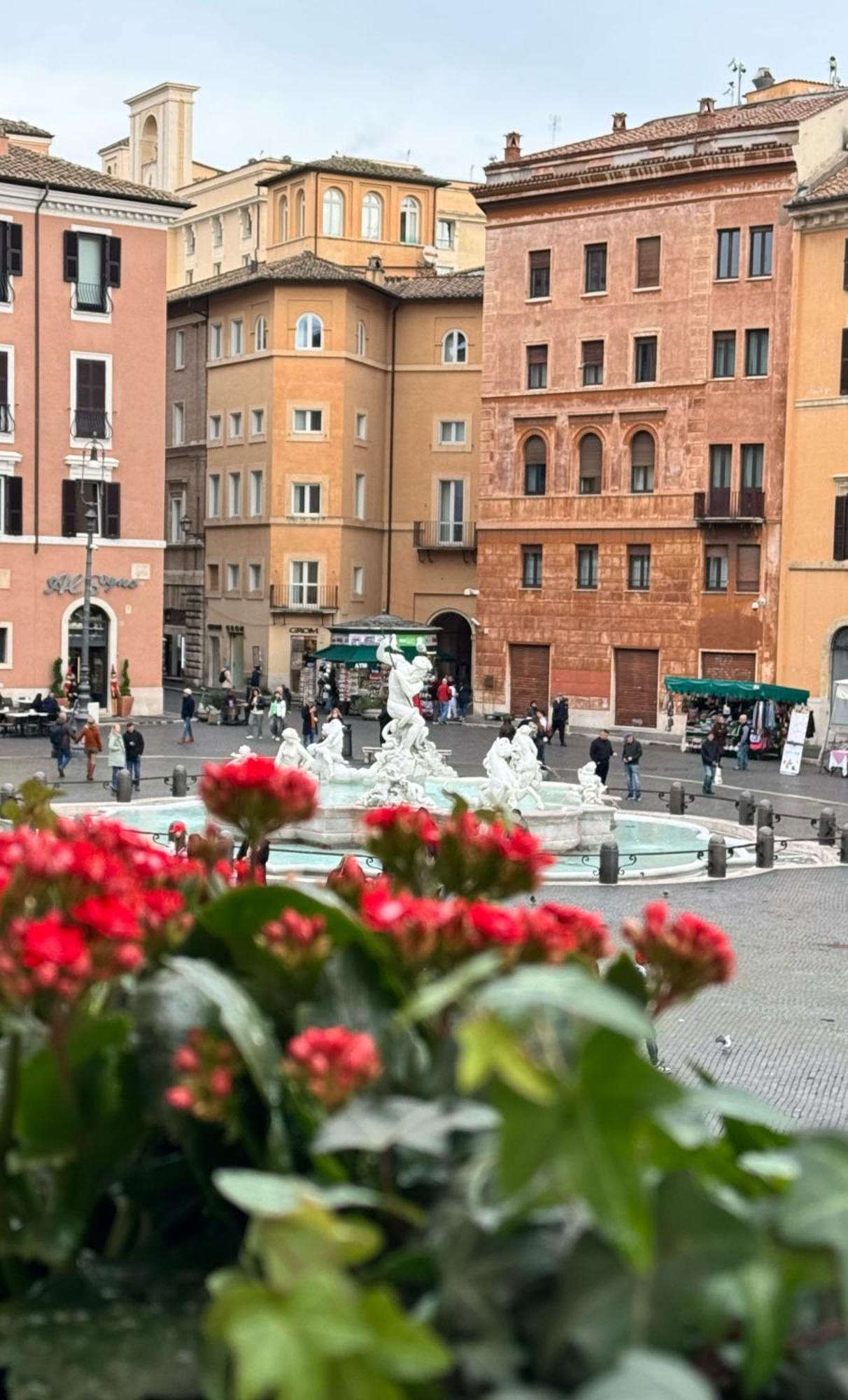 Apartment Piazza Navona Balcony Caden Rome