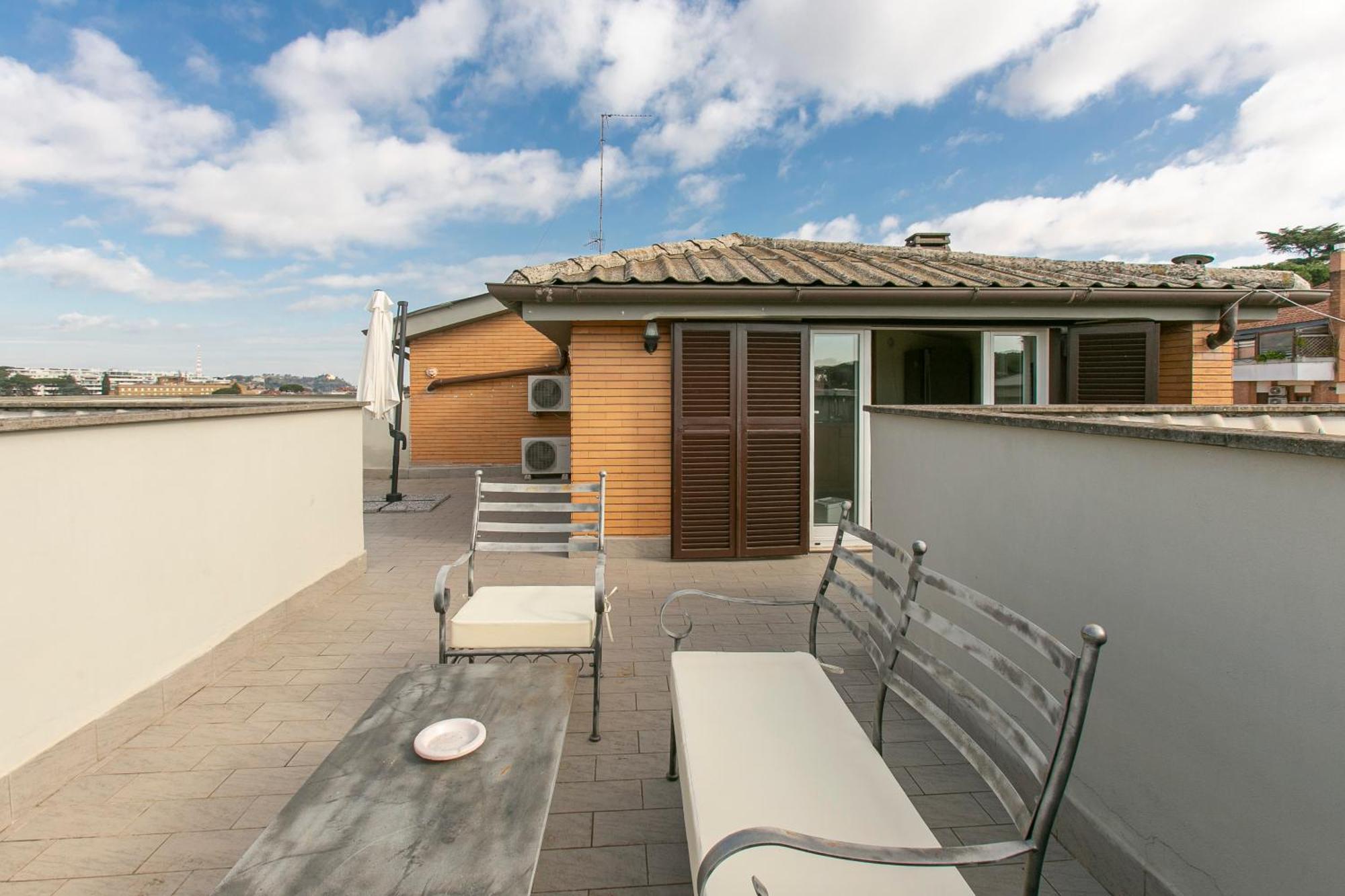 Apartment Terrazza San Pietro Vicino Metro A