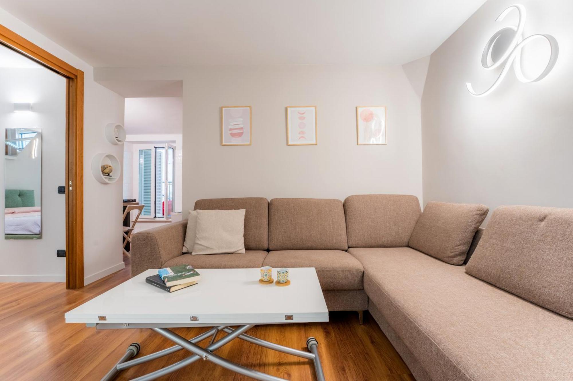 Villafranca Loft, Modern Nearby The Station Apartment