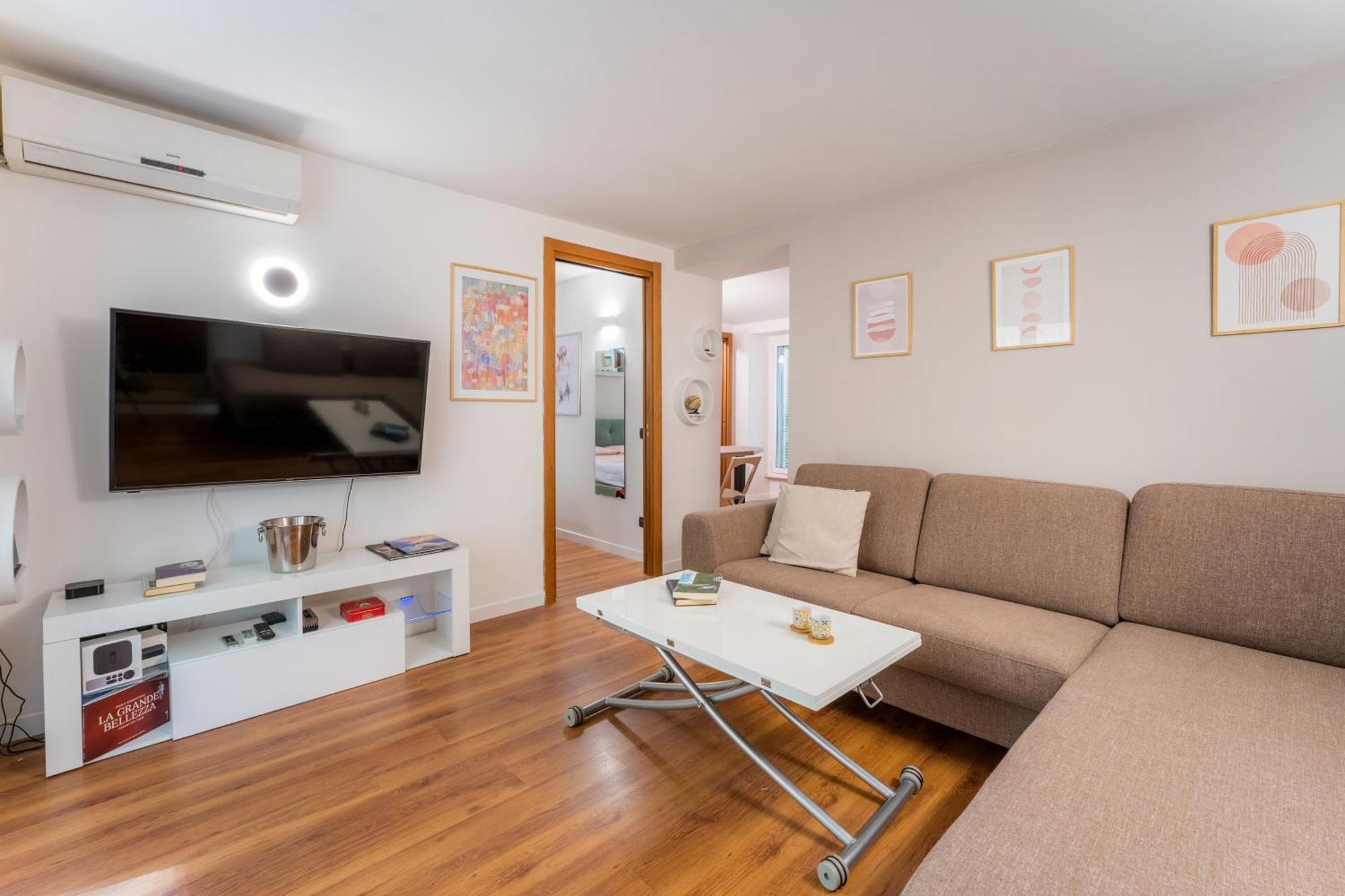 Villafranca Loft, Modern Nearby The Station Apartment Rome